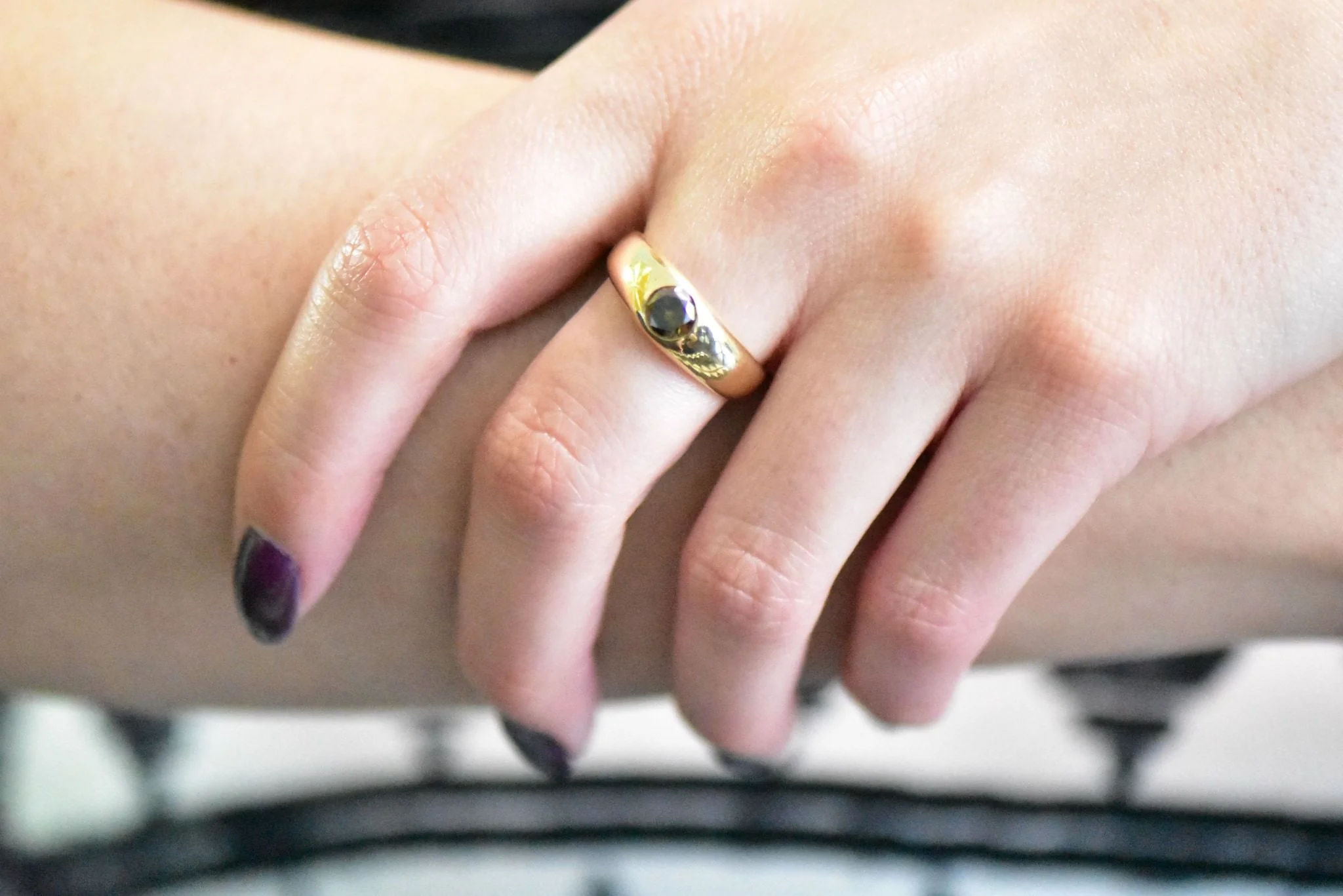 Handsome .65 CTS Brown Diamond & 18K Gold Unisex Ring - Image 7