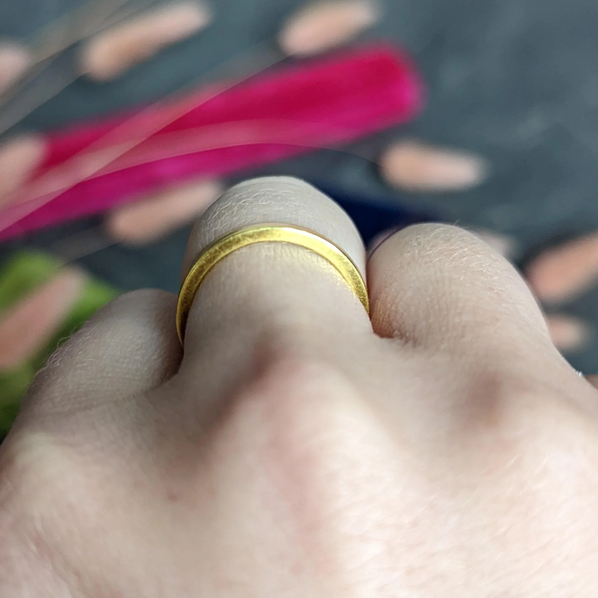 Hidalgo 1990's Vintage Peach Enamel 18 Karat Yellow Gold Eternity Band Ring - Image 11