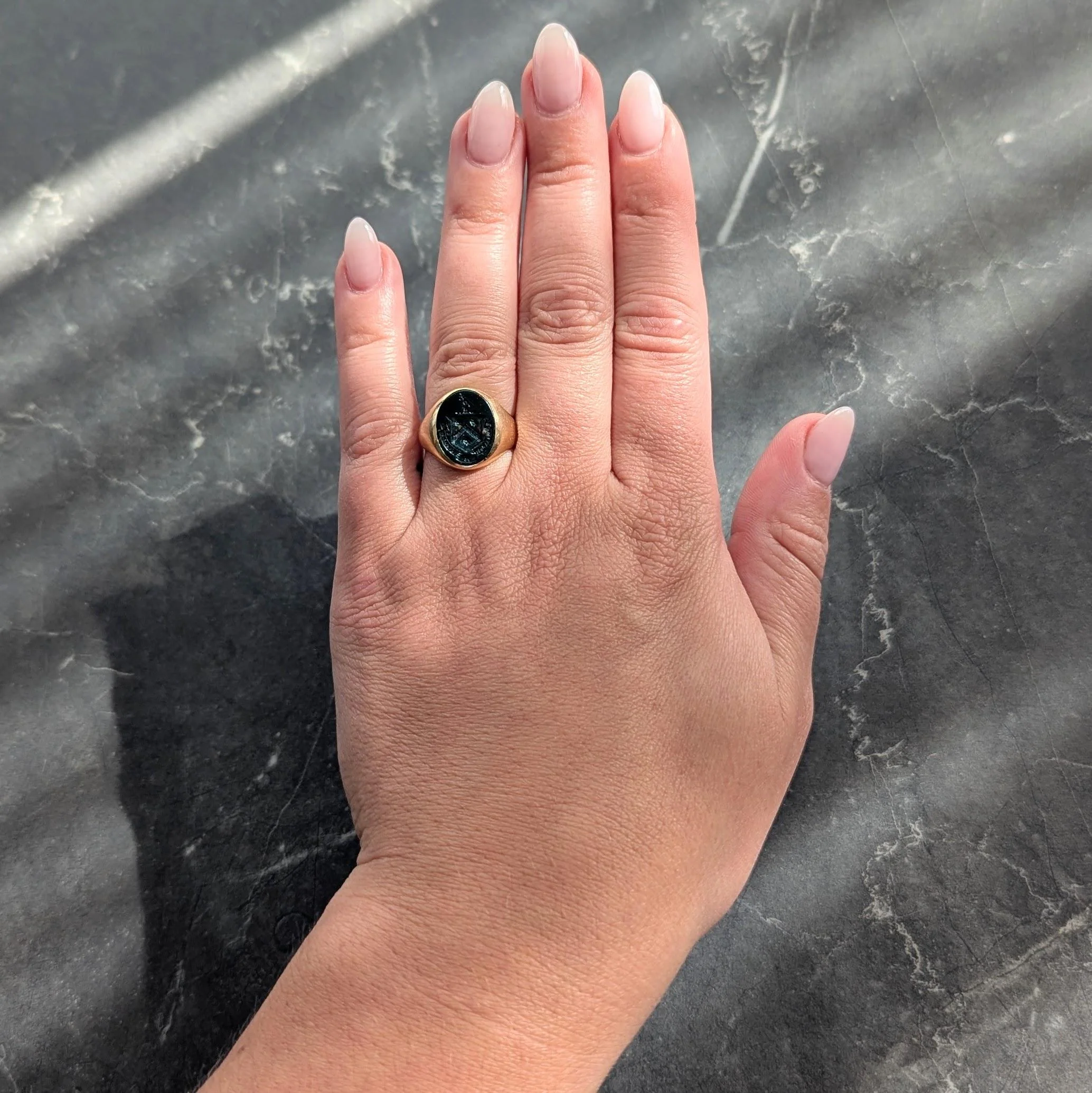 Late Victorian Bloodstone 14 Karat Yellow Gold Antique Heraldic Crest Unisex Signet Ring - Image 7