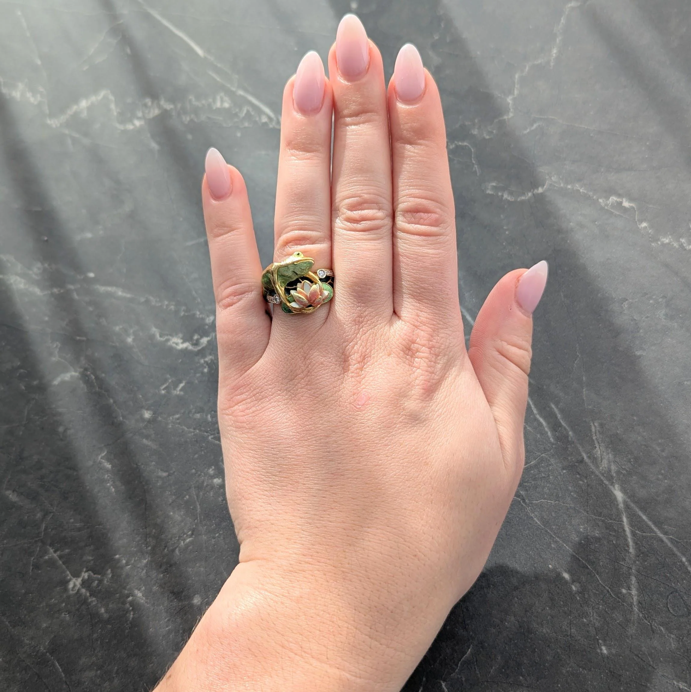 Masriera Contemporary Diamond Enamel 18 Karat Yellow Gold Platinum Frog Water Lily Ring - Image 9