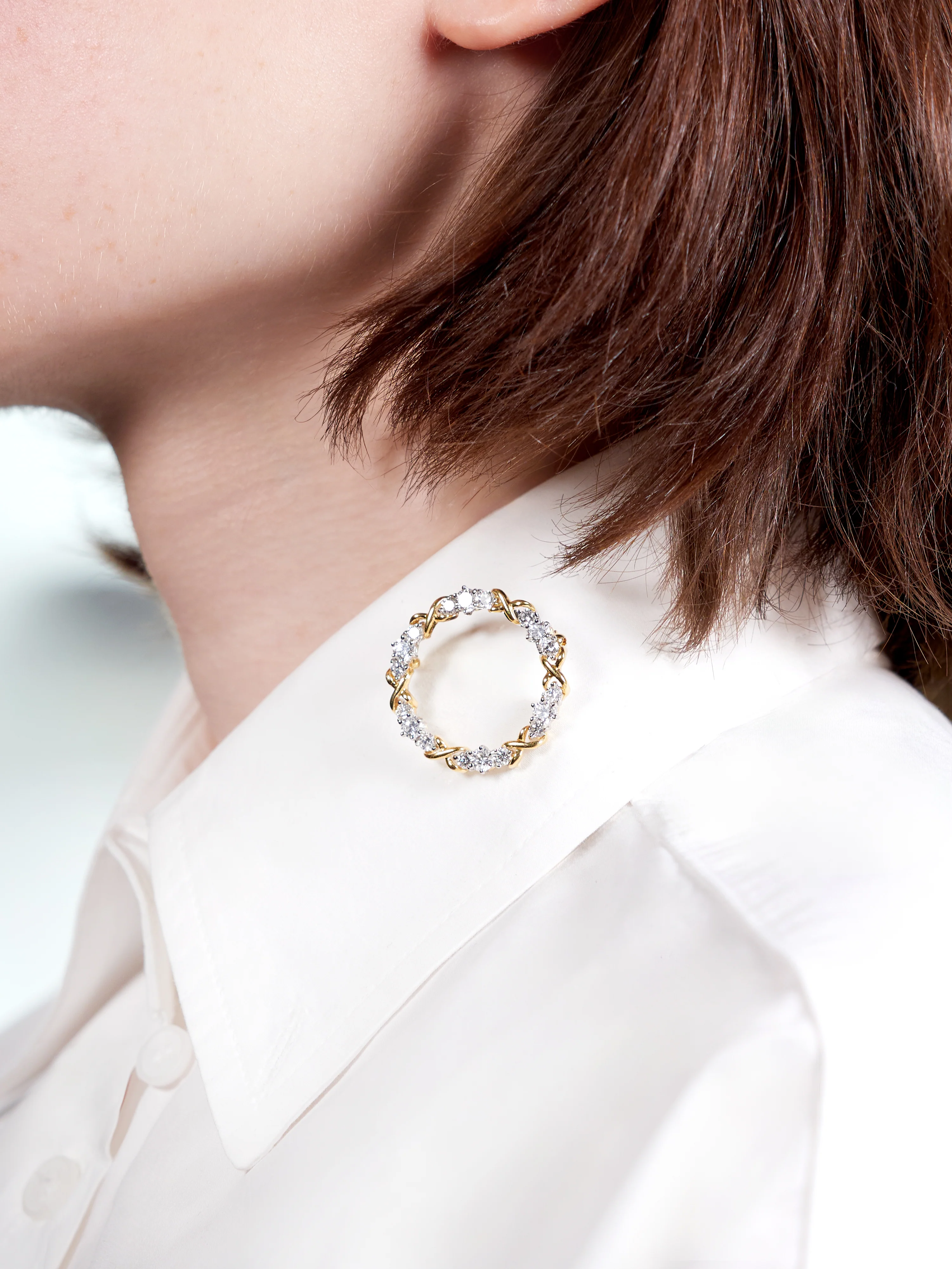 McTeigue 1960's 2.16 CTW Diamond 18 Karat Two-Tone Gold Vintage Circle Brooch - Image 2