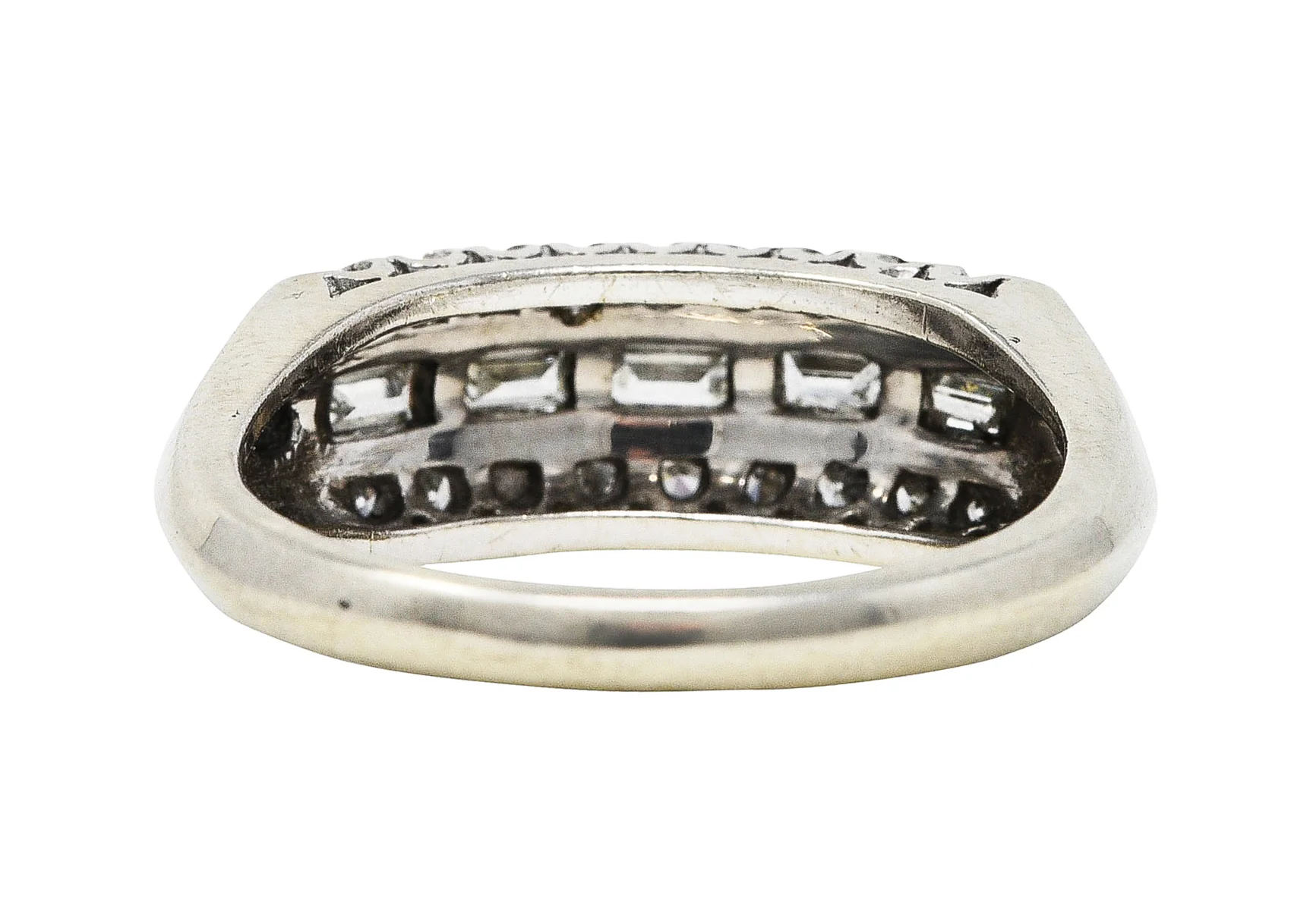 Mid-Century 0.60 CTW Diamond 14 Karat White Gold Fishtail Band Ring - Image 4