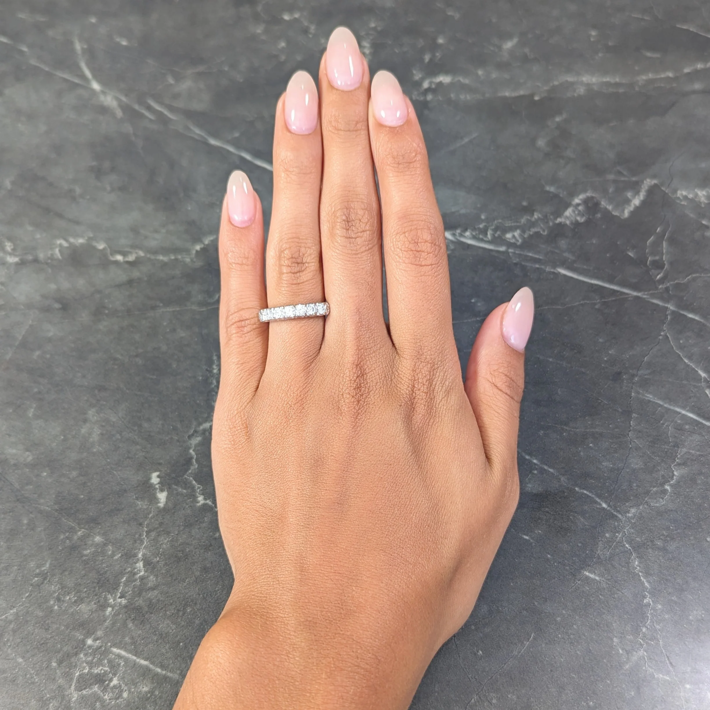 Mid-Century 0.70 CTW Diamond 14 Karat White Gold Fishtail Vintage Band Ring - Image 12