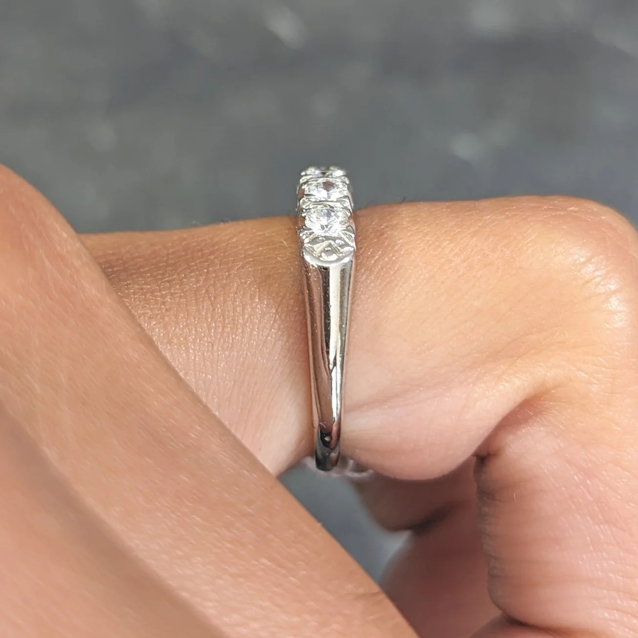 Mid-Century 0.70 CTW Diamond 14 Karat White Gold Fishtail Vintage Band Ring - Image 13