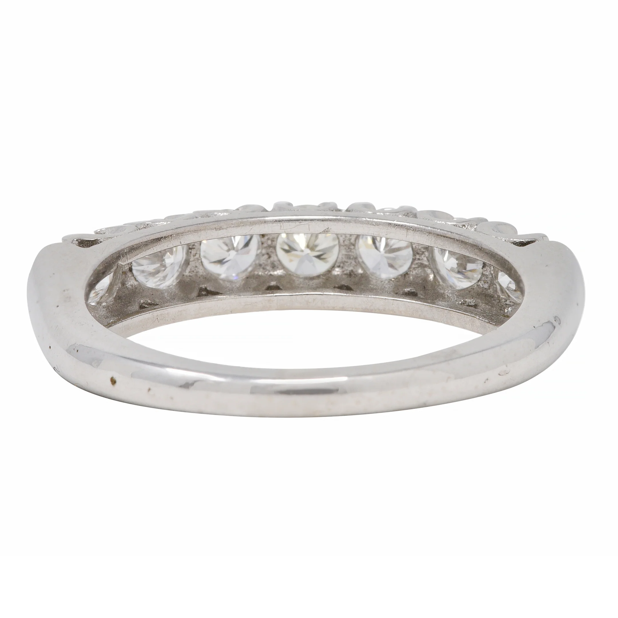 Mid-Century 0.70 CTW Diamond 14 Karat White Gold Fishtail Vintage Band Ring - Image 5