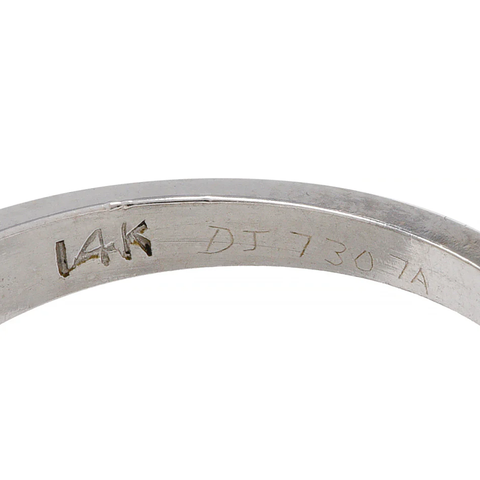 Mid-Century 0.70 CTW Diamond 14 Karat White Gold Fishtail Vintage Band Ring - Image 8