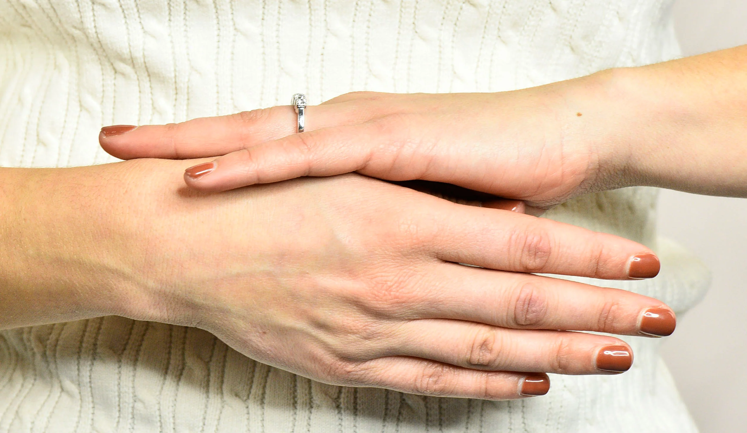 Mid-Century 1.00 CTW Diamond Platinum Five Stone Band Ring - Image 10