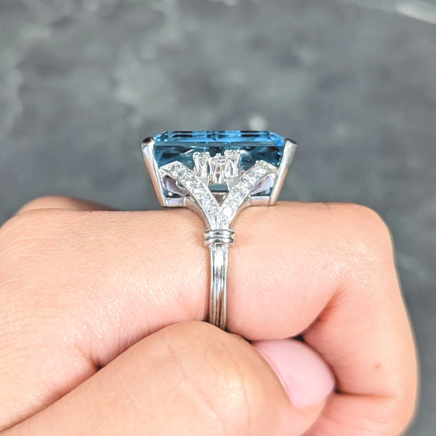 Mid-Century 21.00 CTW Emerald Cut Aquamarine Diamond 18 Karat White Gold Arching Vintage Cocktail Ring - Image 11