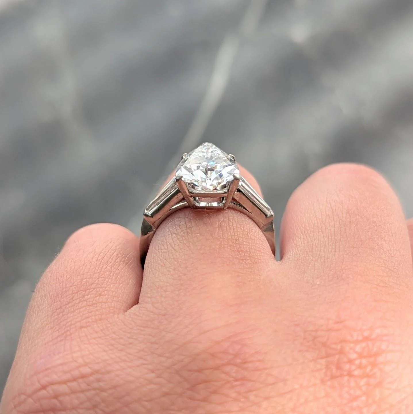 Mid-Century 3.64 CTW Pear Cut Diamond Platinum Vintage Three Stone Engagement Ring GIA - Image 10