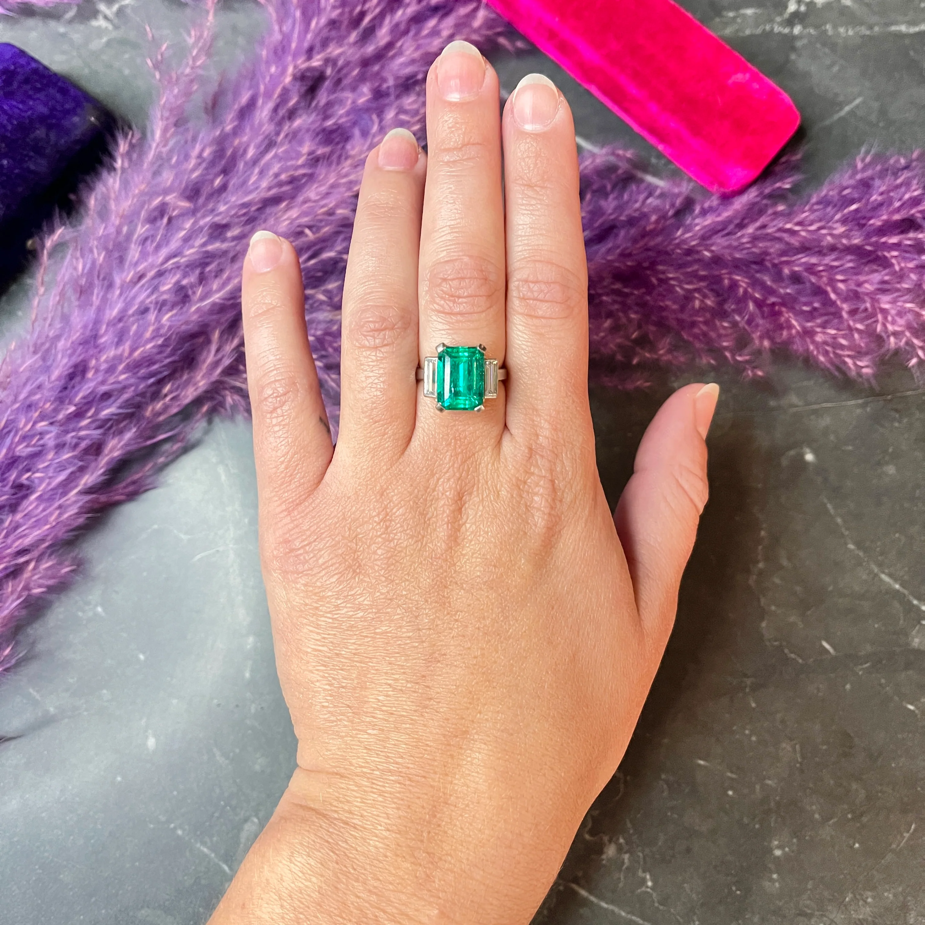 Mid-Century Modernist 6.88 CTW Columbian Emerald Baguette Cut Diamond Platinum Vintage Gemstone Ring GIA - Image 13
