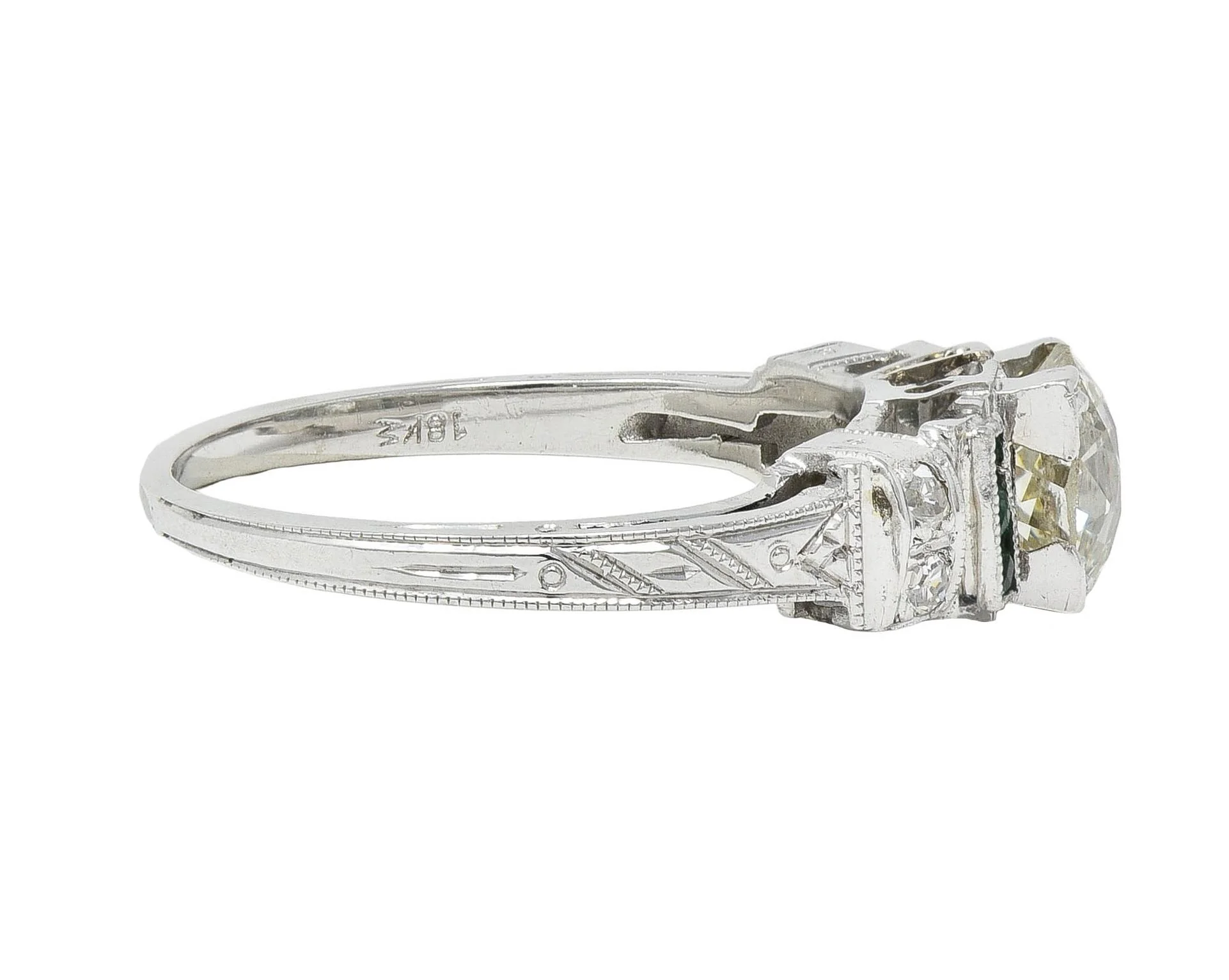 Mid-Century Old European Diamond Emerald 18 Karat White Gold Vintage Stepped Engagement Ring - Image 4
