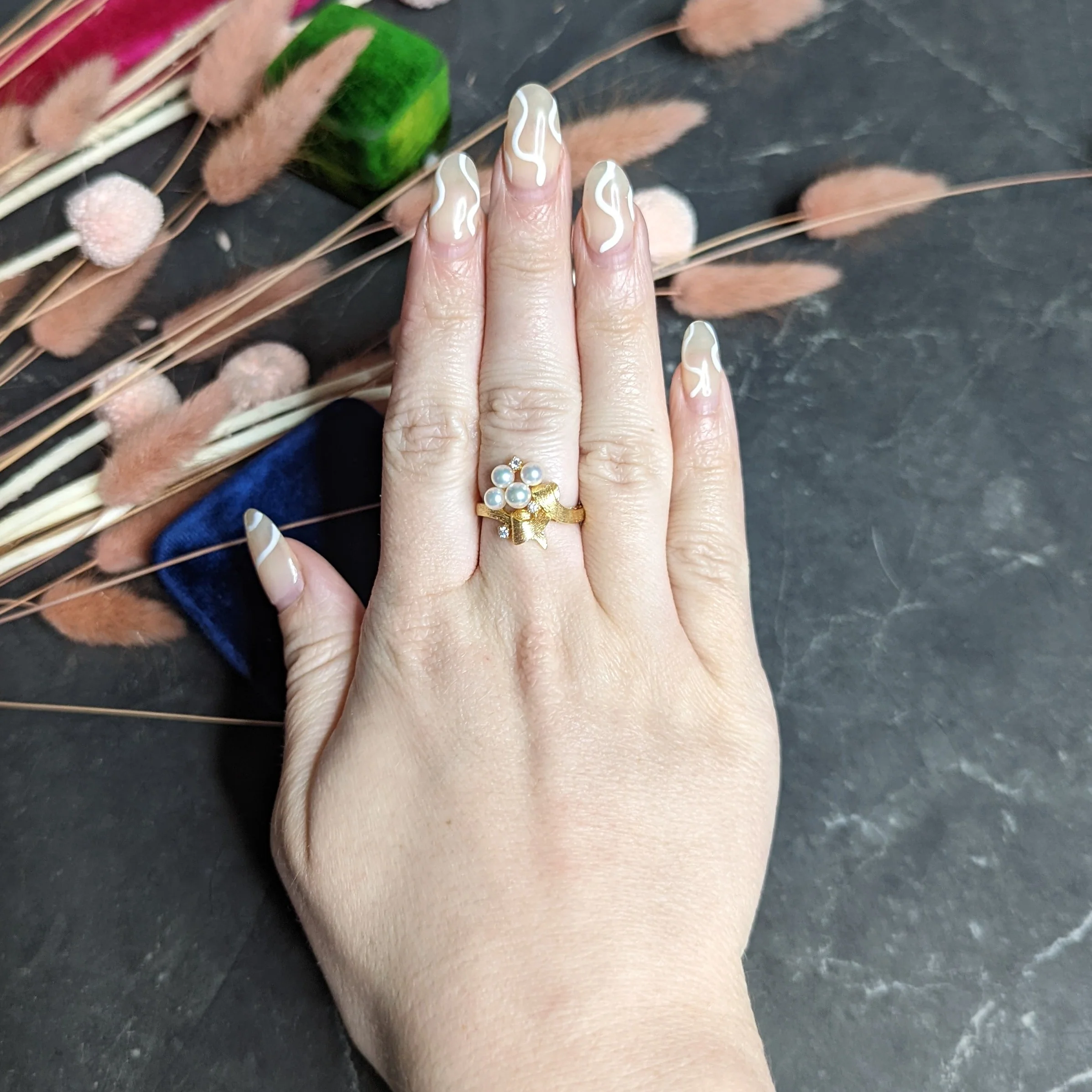 Mikimoto Diamond Pearl 18 Karat Gold Ribbon Ring - Image 10