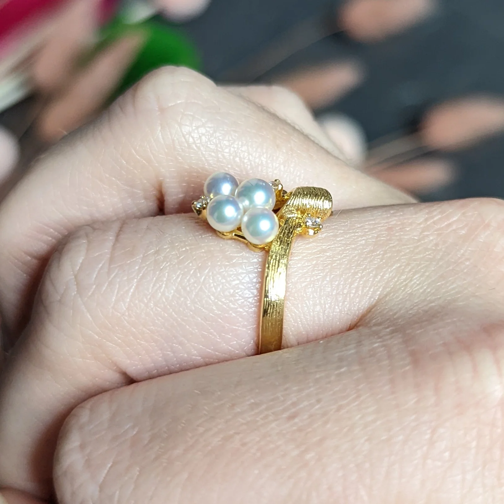 Mikimoto Diamond Pearl 18 Karat Gold Ribbon Ring - Image 11