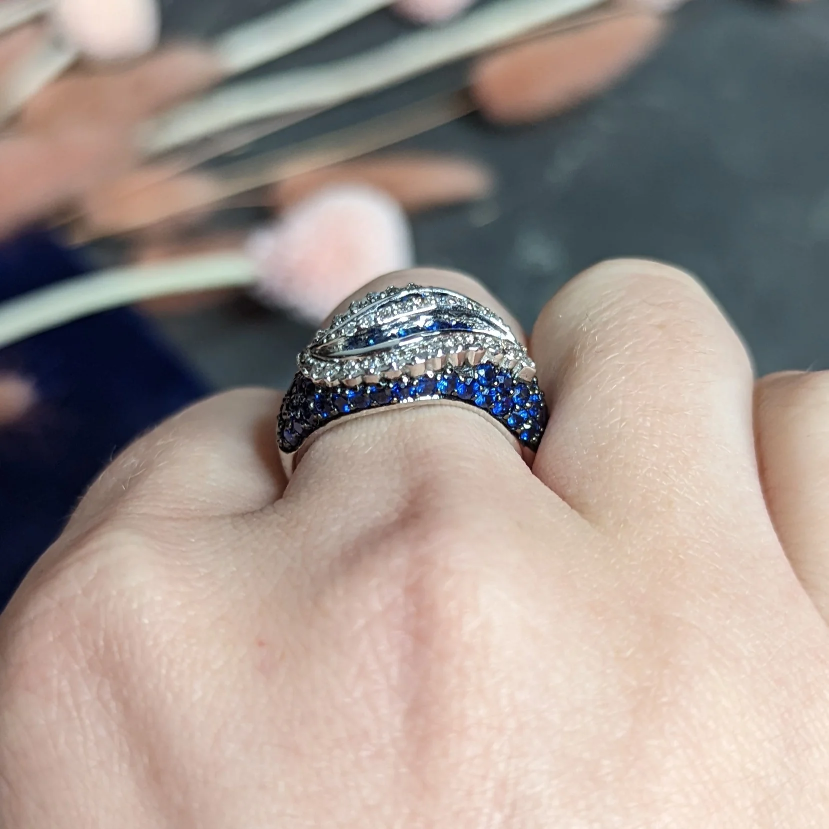 Modern 3.00 CTW Sapphire Diamond 18 Karat White Gold Wave Ring - Image 13