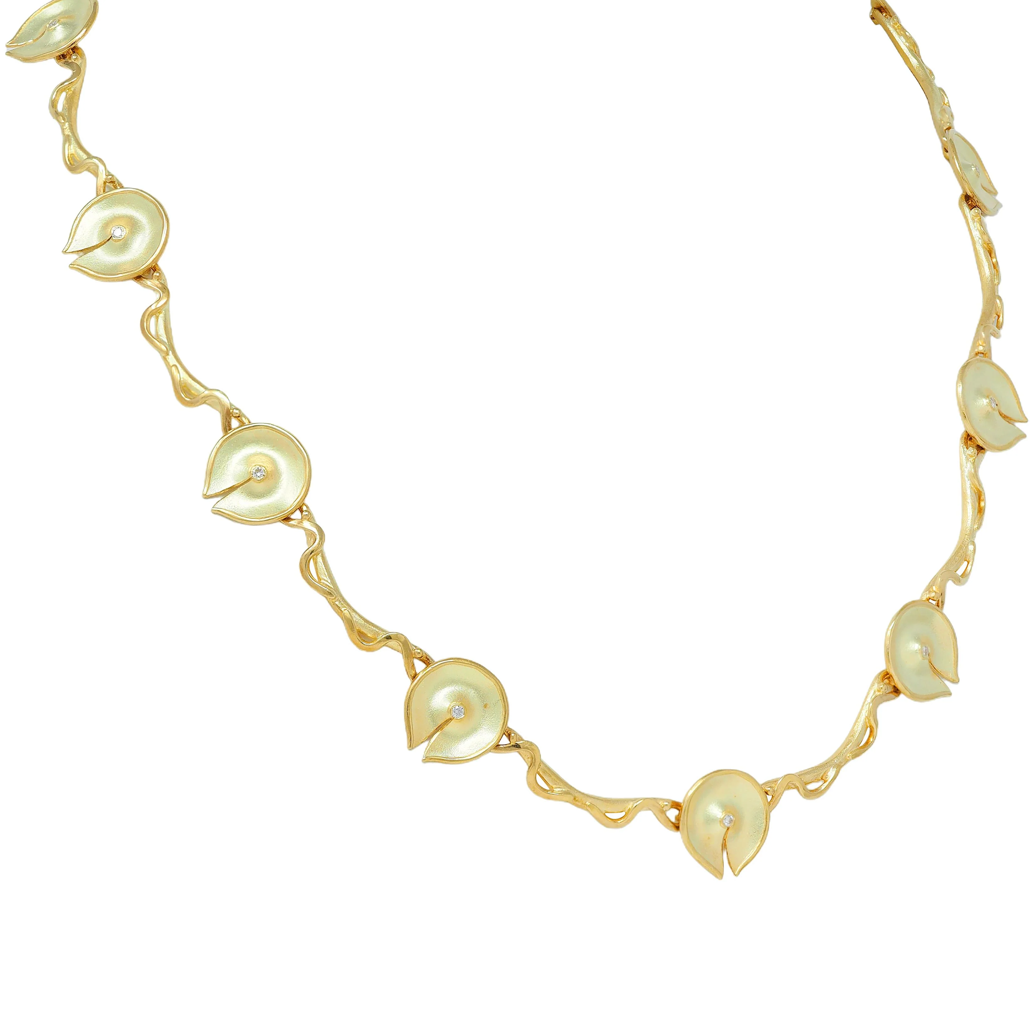 Modernist Diamond 18 Karat Yellow Gold Vintage Lily Pad Chain Necklace - Image 4