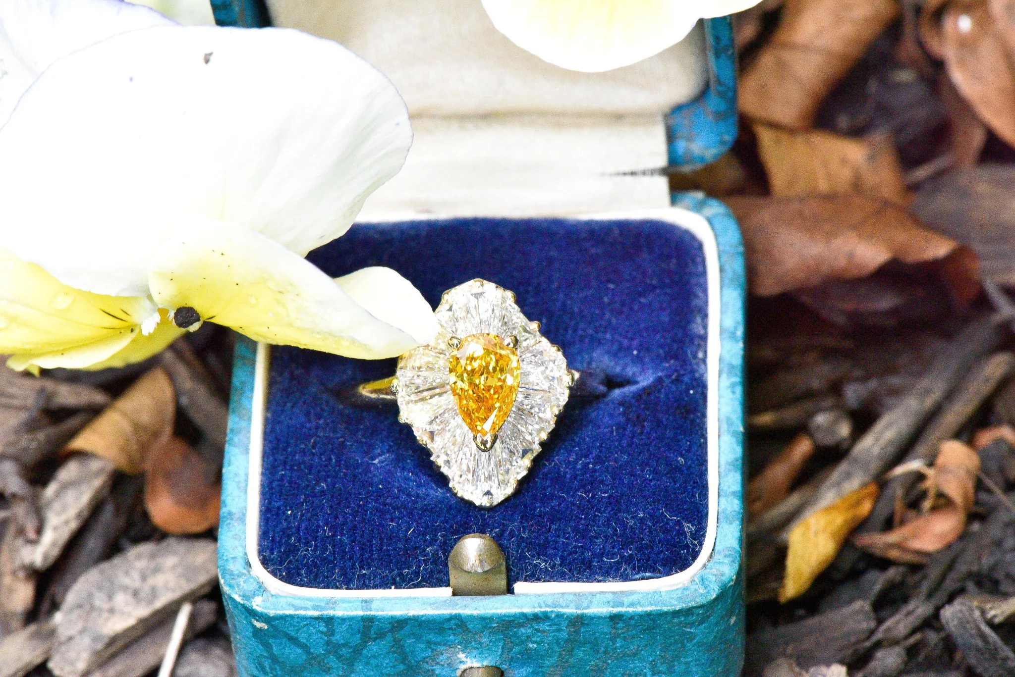 OSCAR HEYMAN 2.74 CTW Fancy Yellow Diamond 18 Karat Gold Ballerina Halo Ring GIA - Image 11