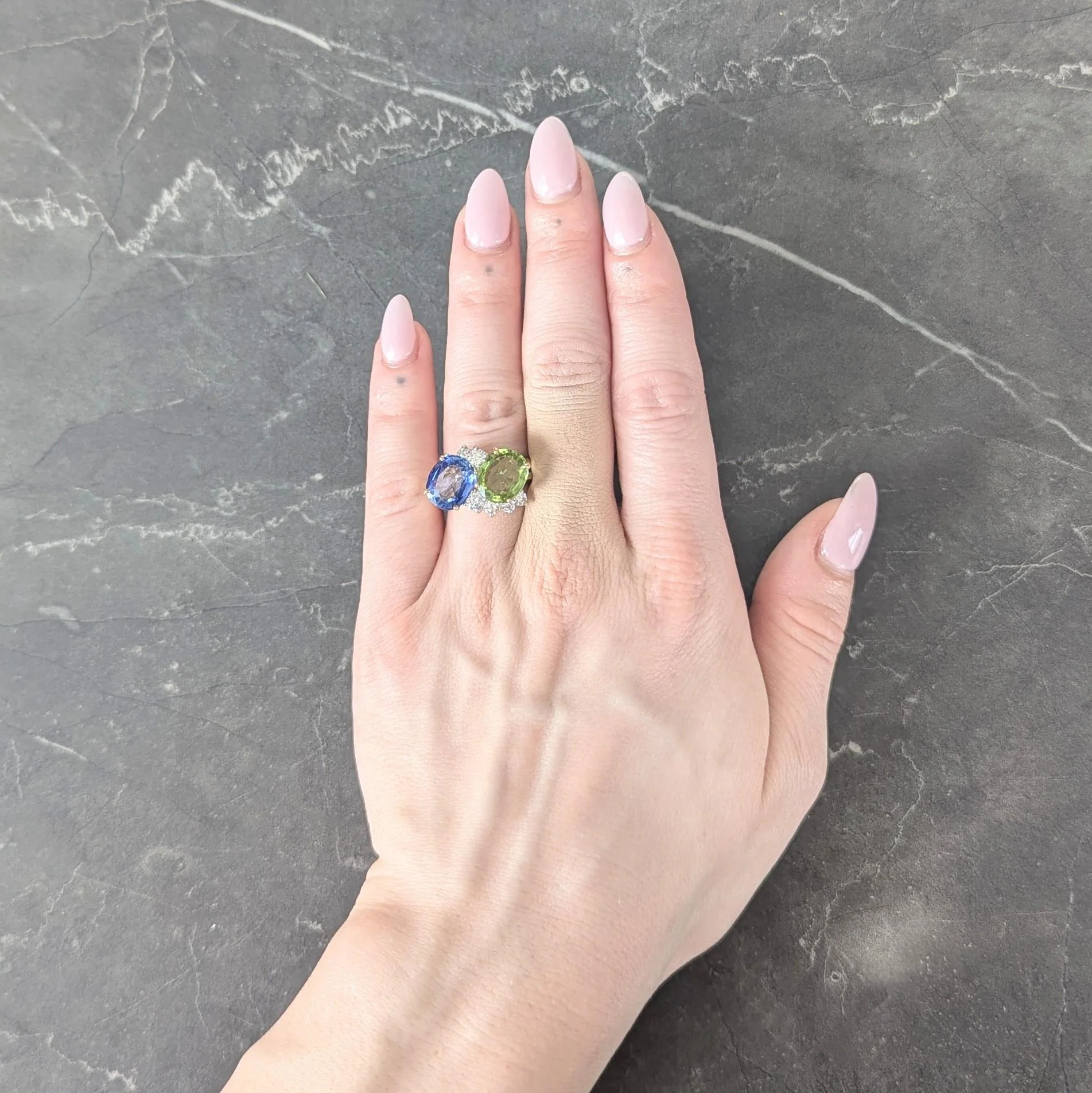 Oscar Heyman Sapphire Peridot Diamond Platinum 18 Karat Yellow Gold Fanning Vintage Toi-Et-Moi Ring - Image 10
