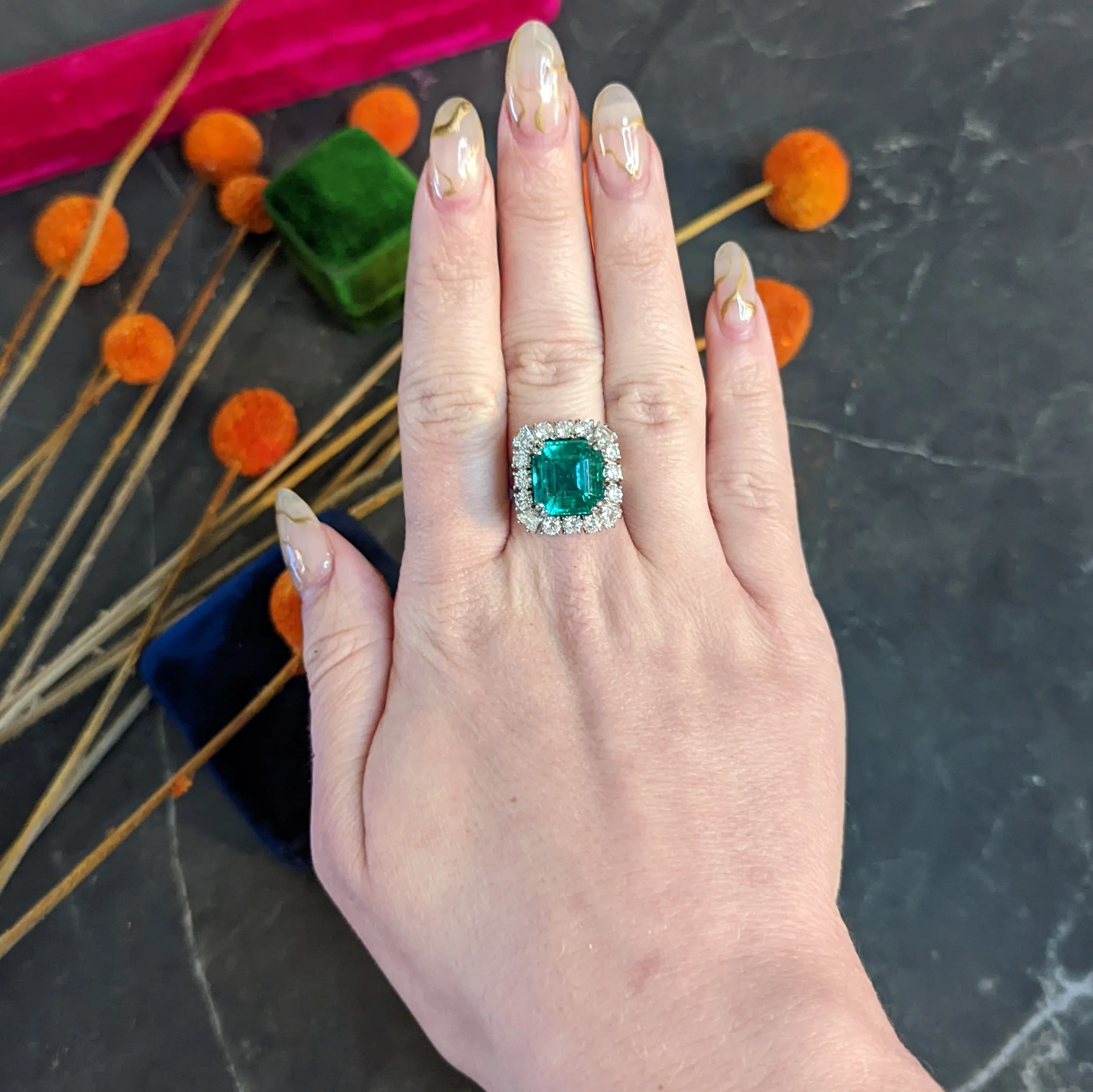 Outstanding 1950's Mid-Century Colombian Emerald Diamond 18 Karat White Gold Vintage Cluster Ring AGL - Image 13