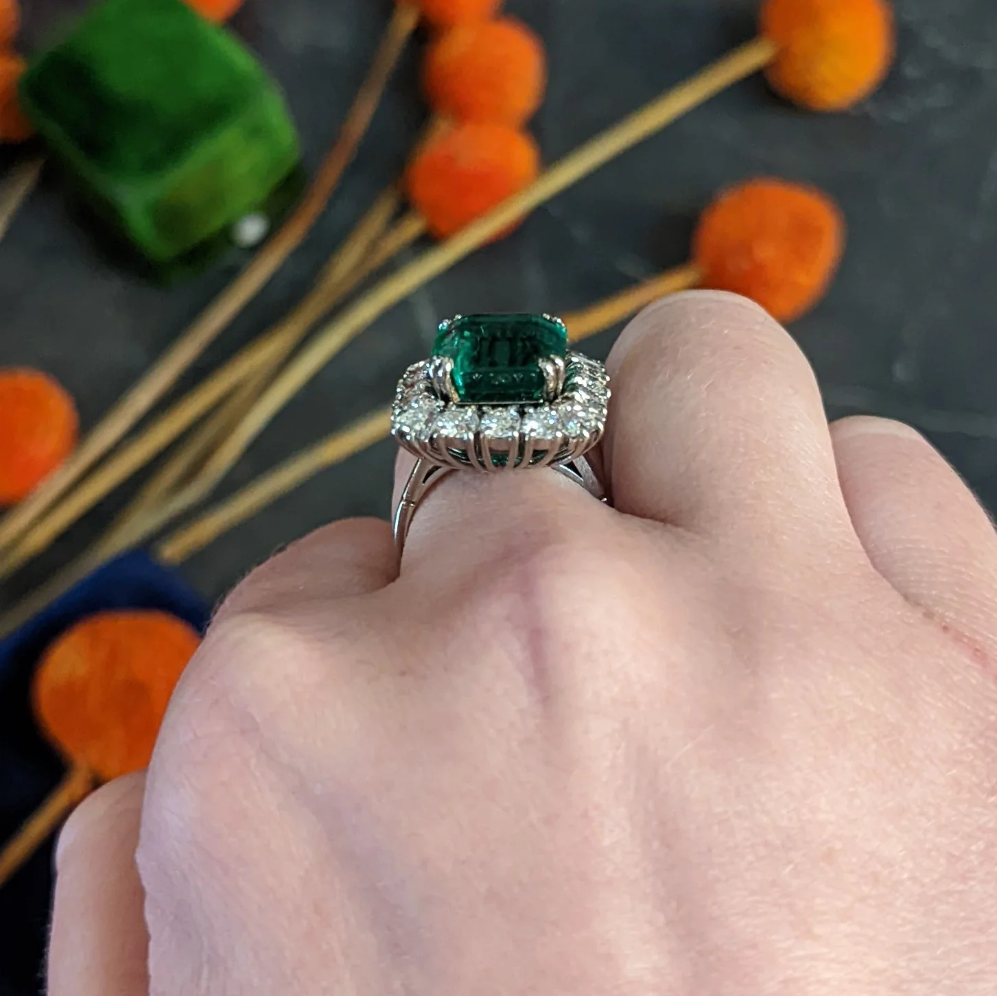 Outstanding 1950's Mid-Century Colombian Emerald Diamond 18 Karat White Gold Vintage Cluster Ring AGL - Image 15