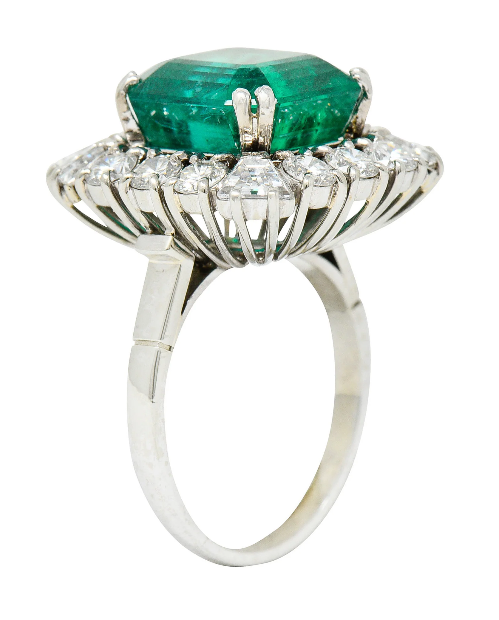 Outstanding 1950's Mid-Century Colombian Emerald Diamond 18 Karat White Gold Vintage Cluster Ring AGL - Image 2