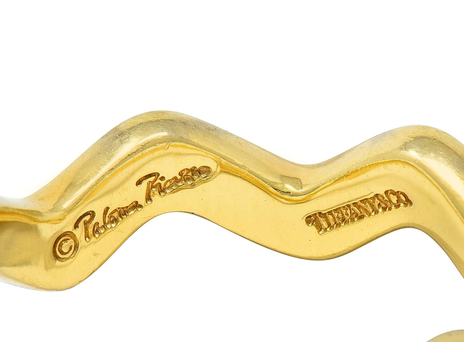 Paloma Picasso Tiffany & Co. 1980's 18 Karat Yellow Gold Vintage Wave Band Ring - Image 4
