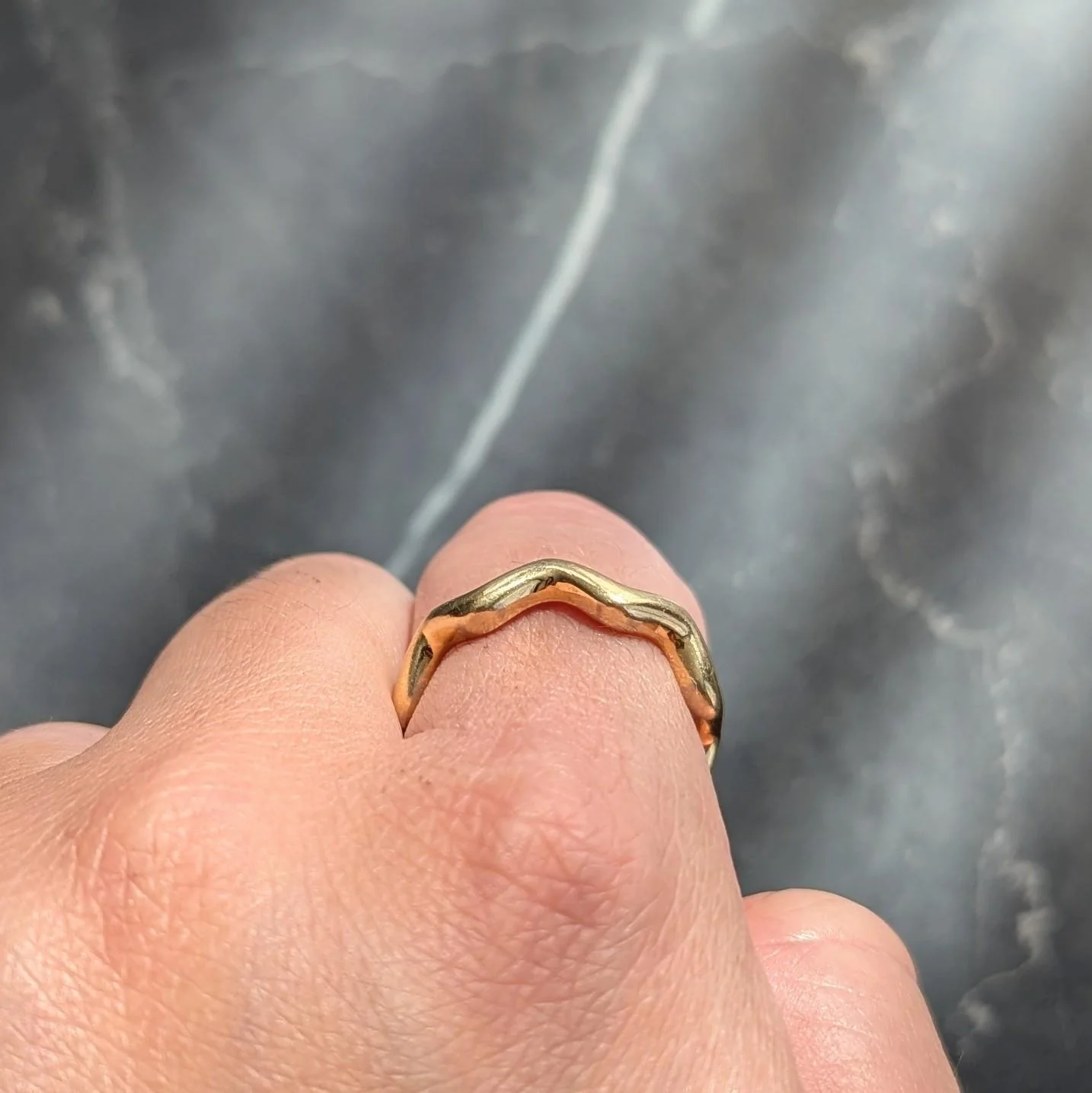 Paloma Picasso Tiffany & Co. 1980's 18 Karat Yellow Gold Vintage Wave Band Ring - Image 9