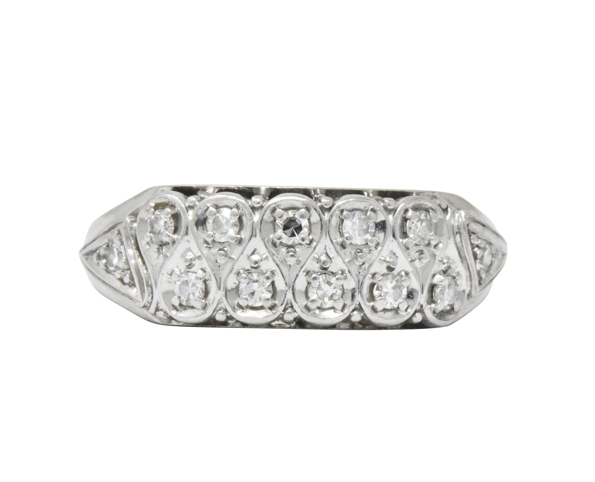 Retro 0.20 CTW Diamond 18 Karat White Gold Band Ring - Image 2