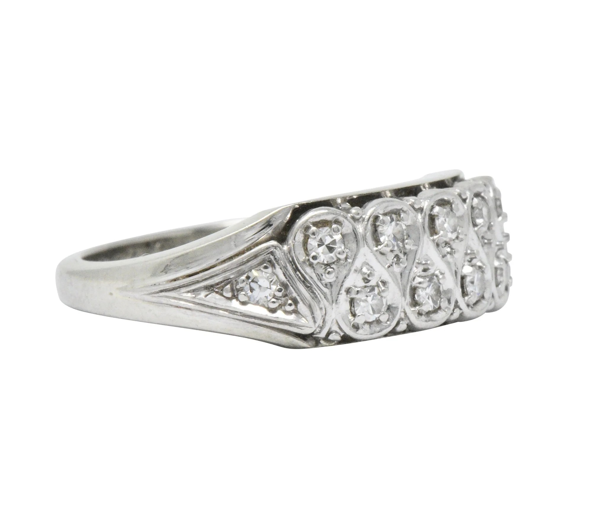 Retro 0.20 CTW Diamond 18 Karat White Gold Band Ring - Image 3