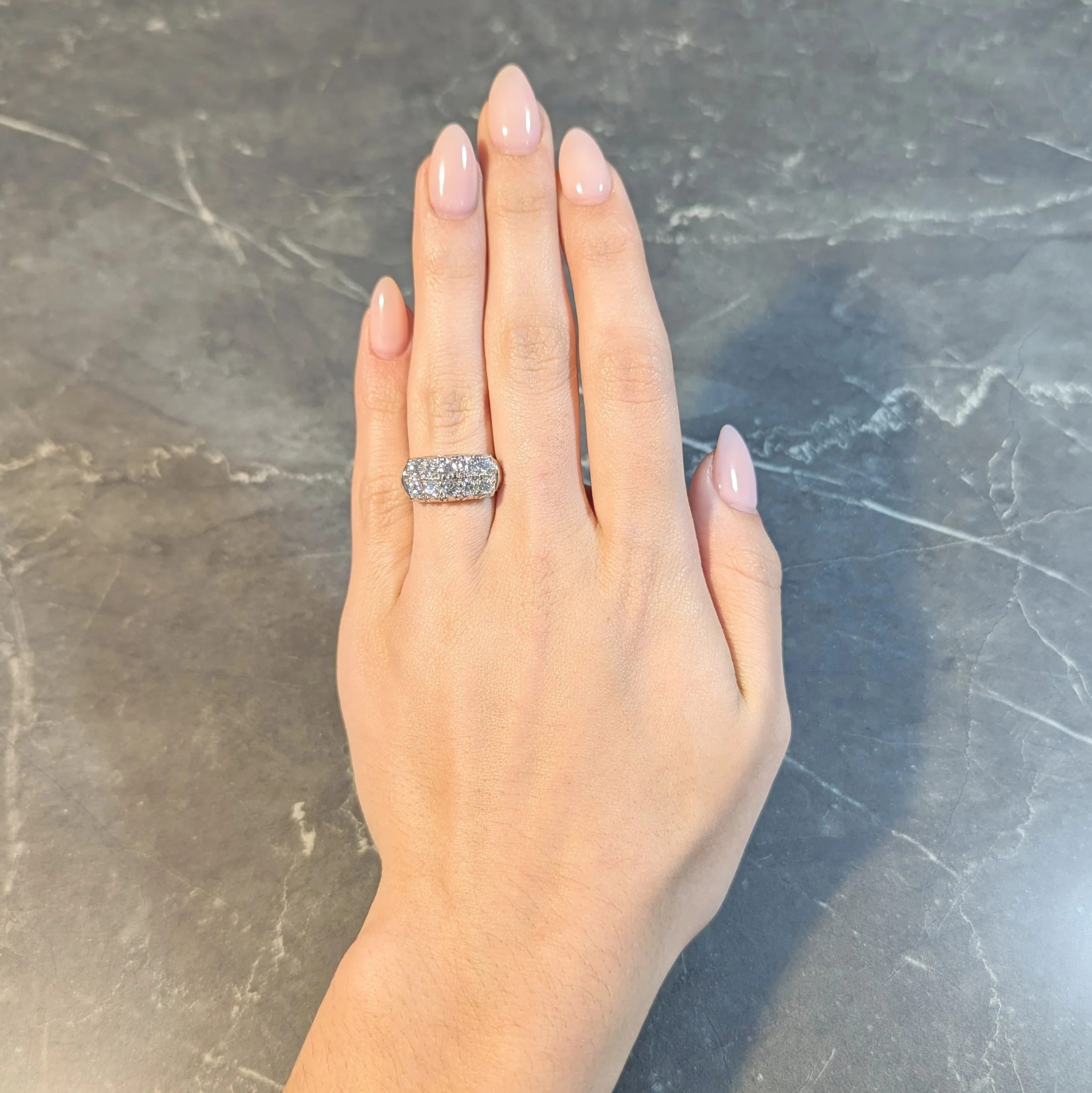 Retro 1.50 CTW Diamond 14 Karat White Gold Fishtail Vintage Band Ring - Image 10
