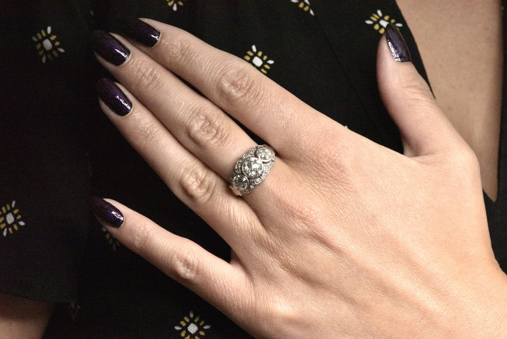 Retro 1940's Three Stone 2.60 CTW Diamond Palladium Ring - Image 8
