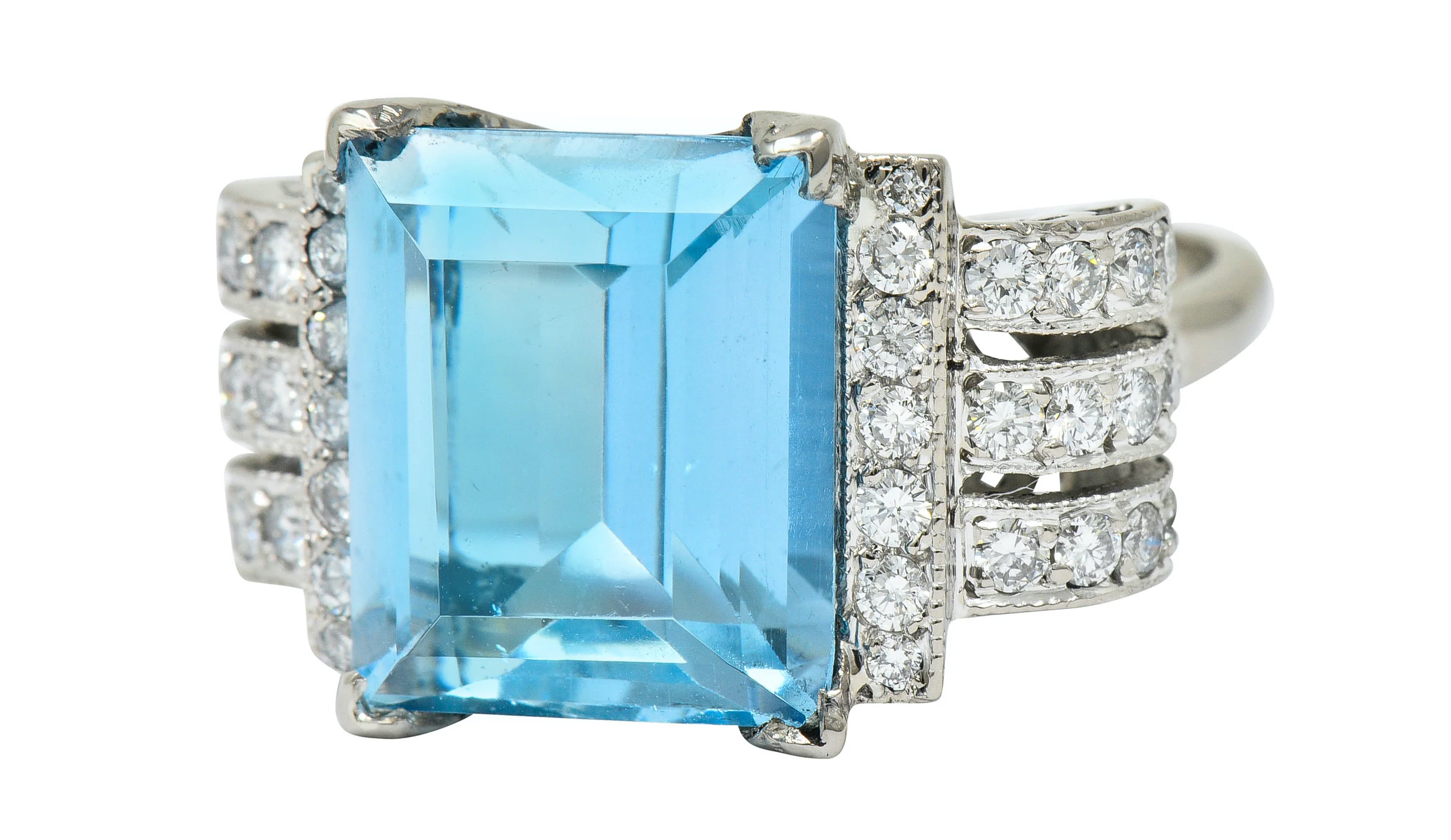 Retro 7.75 CTW Aquamarine Diamond 18 Karat Gold Scrolled Statement Ring - Image 6