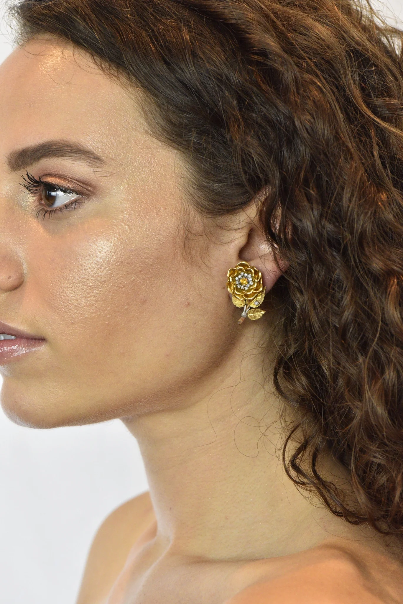 Retro Citrine Diamond Platinum 14 Karat Tri-Colored Gold Flower Ear-Clip Earrings Circa 1940 - Image 7