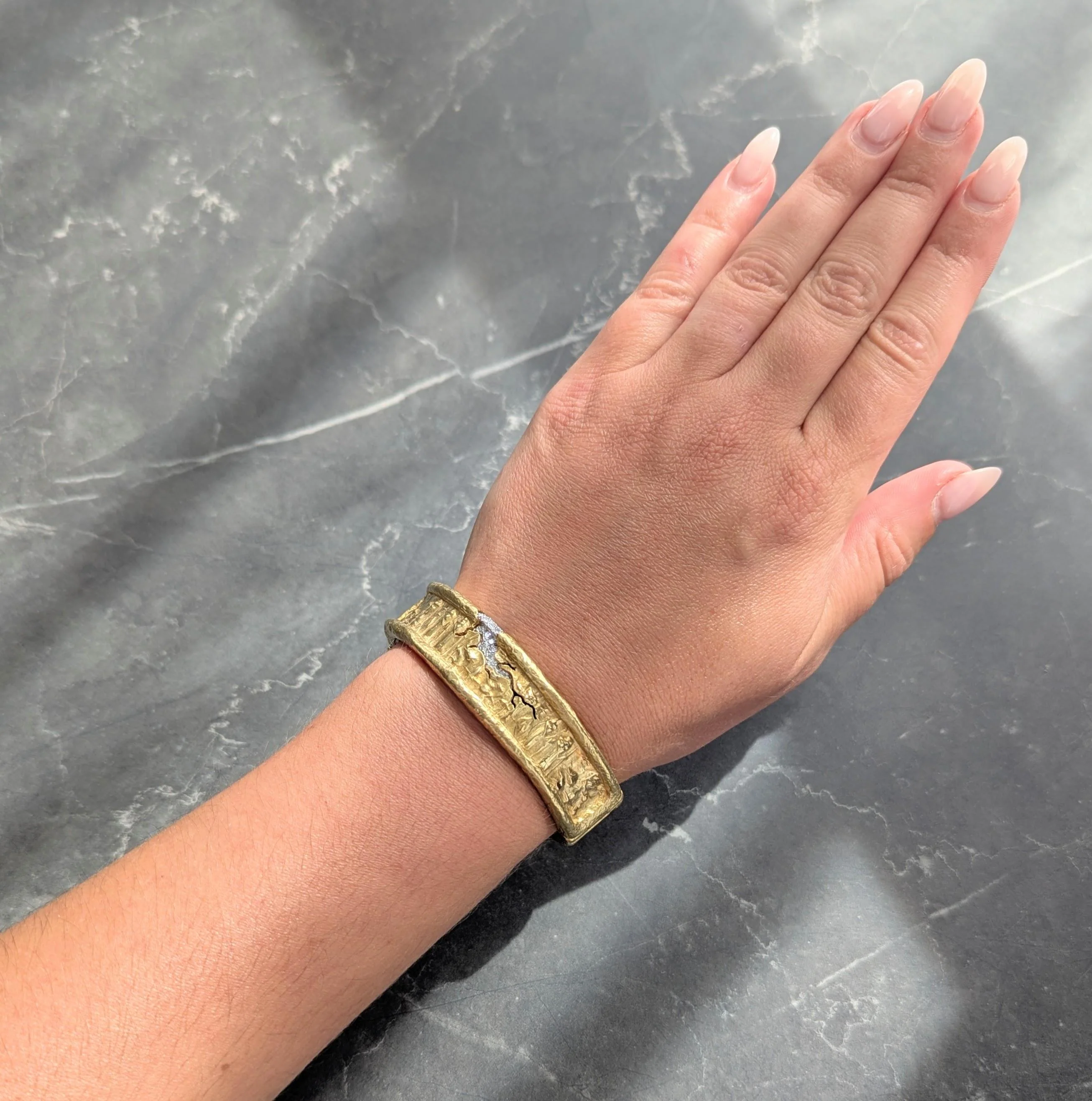 SeidenGang 1990's Diamond Platinum 18 Karat Yellow Gold Vintage Egyptian Bangle Bracelet - Image 11