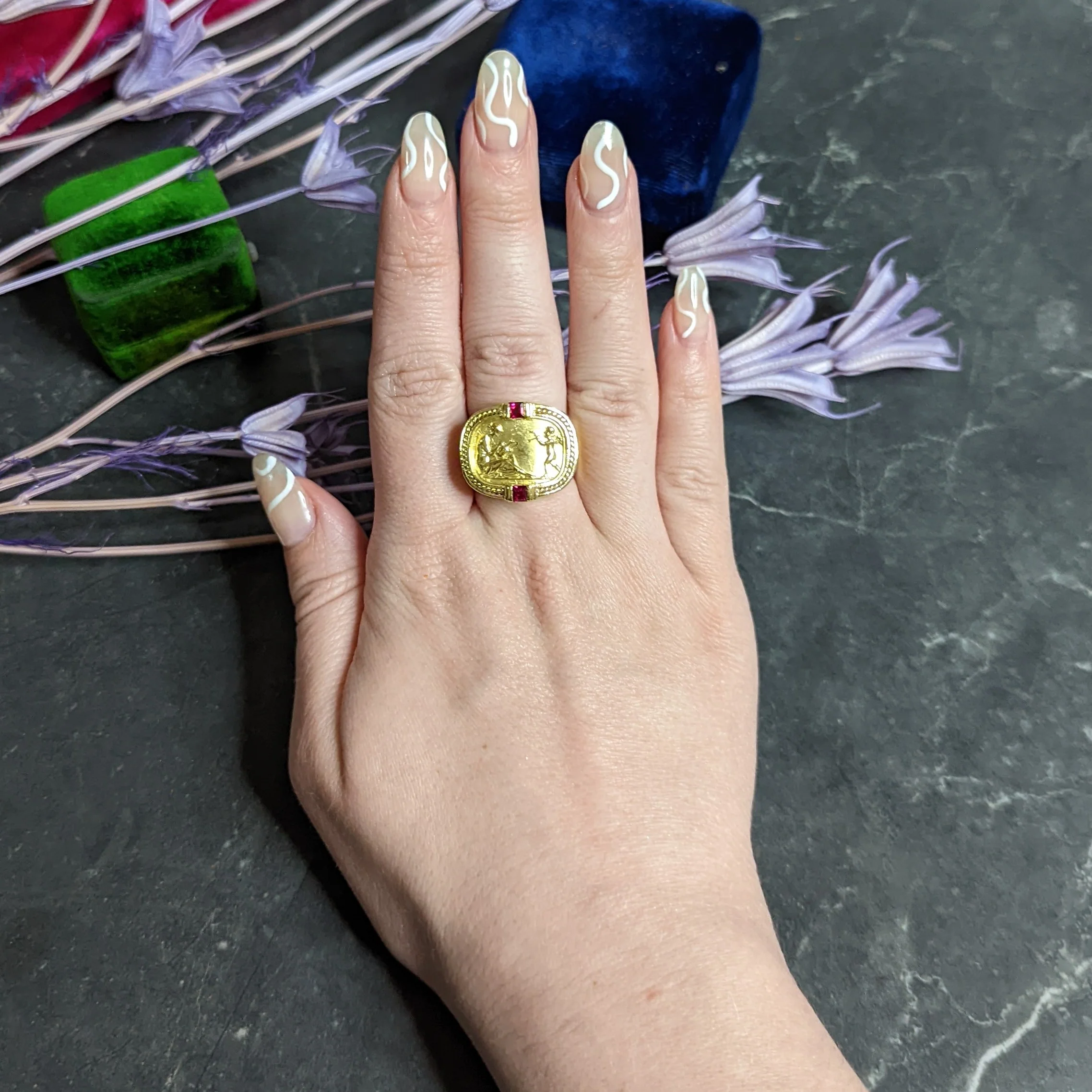 SeidenGang Ruby 18 Karat Yellow Gold Cupid Venus Classic Ring - Image 12