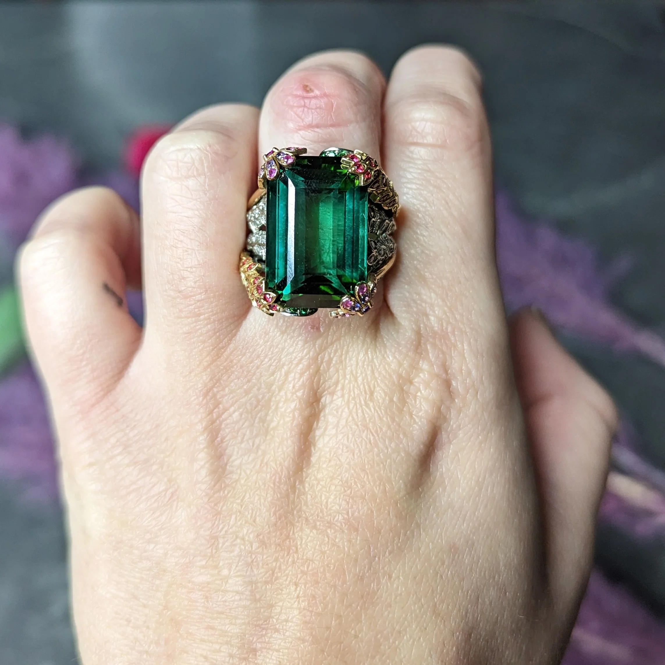 Substantial 28.59 CTW Tourmaline Sapphire Tsavorite Garnet Diamond 19 Karat Yellow Gold Contemporary Cocktail Ring - Image 17
