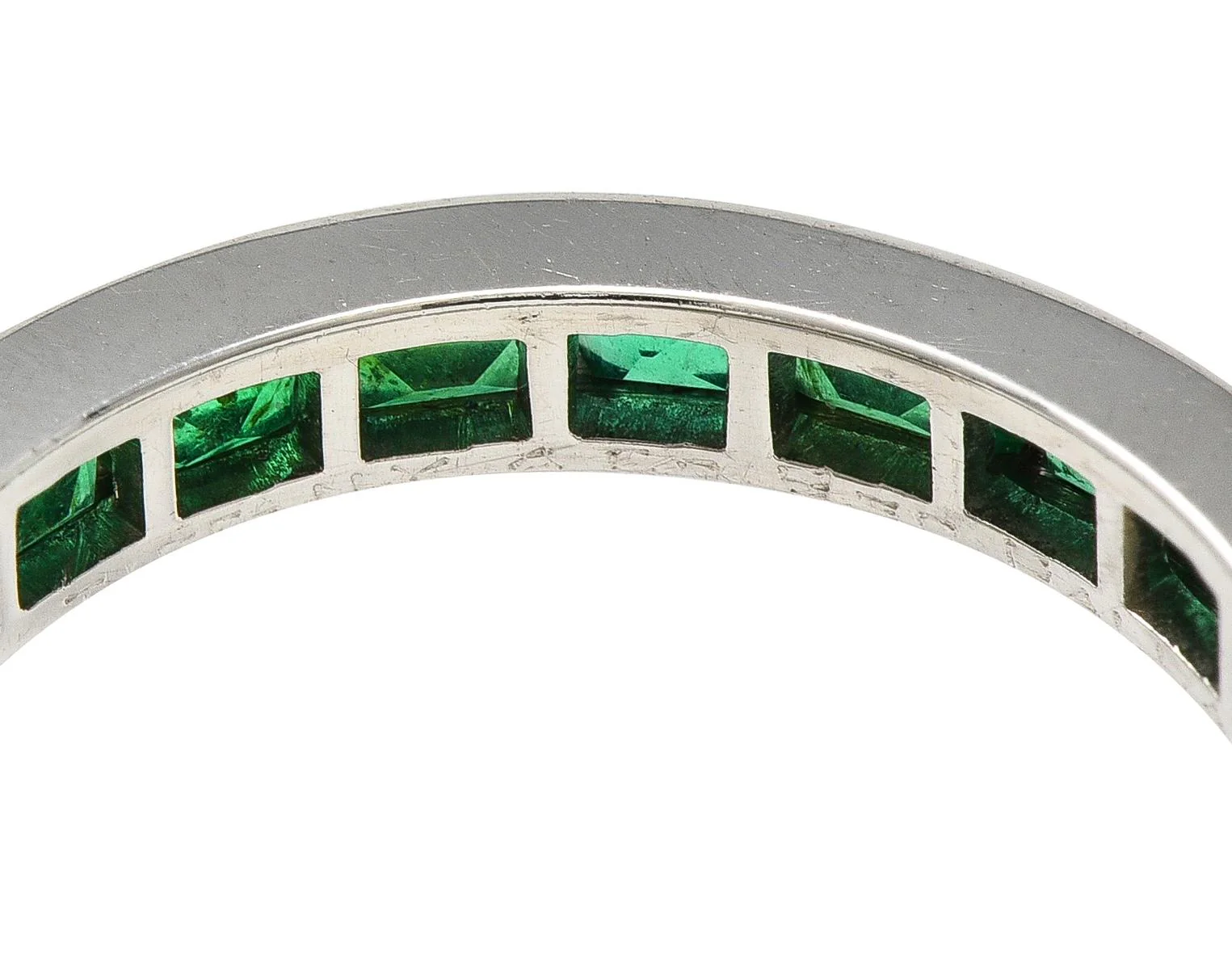 Tiffany & Co. 1950's 1.89 CTW Emerald Platinum Vintage Channel Eternity Band Ring - Image 6