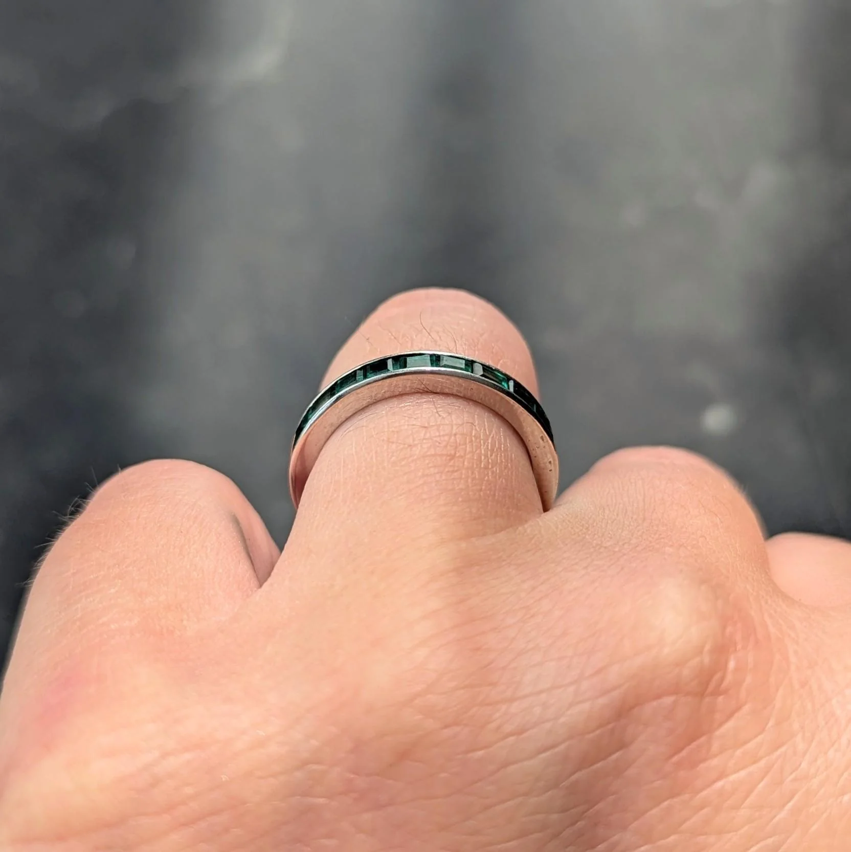 Tiffany & Co. 1950's 1.89 CTW Emerald Platinum Vintage Channel Eternity Band Ring - Image 8