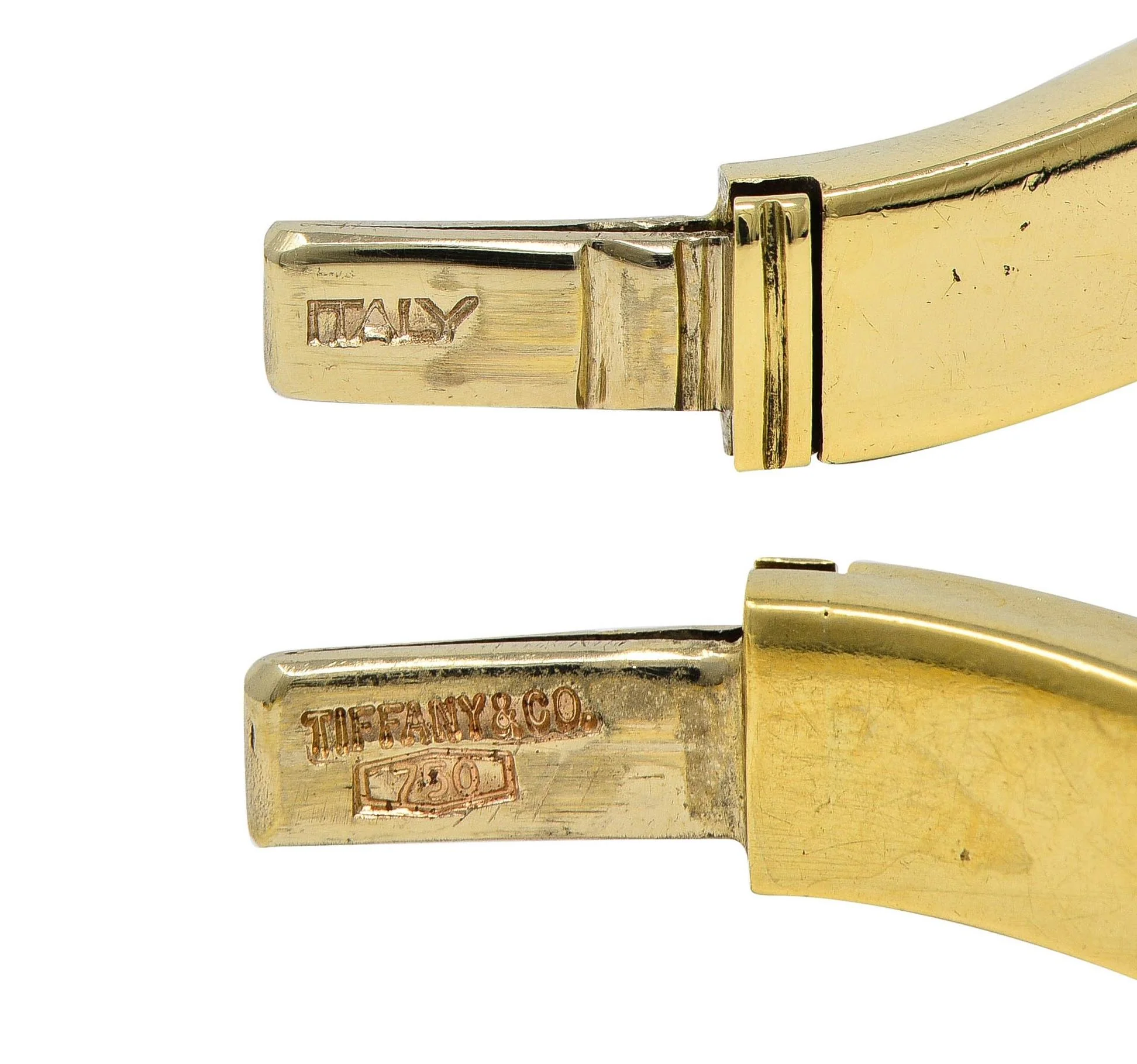 Tiffany & Co. 1980's 18 Karat Yellow Gold Vintage Inscribed Wave Bangle Bracelet - Image 6