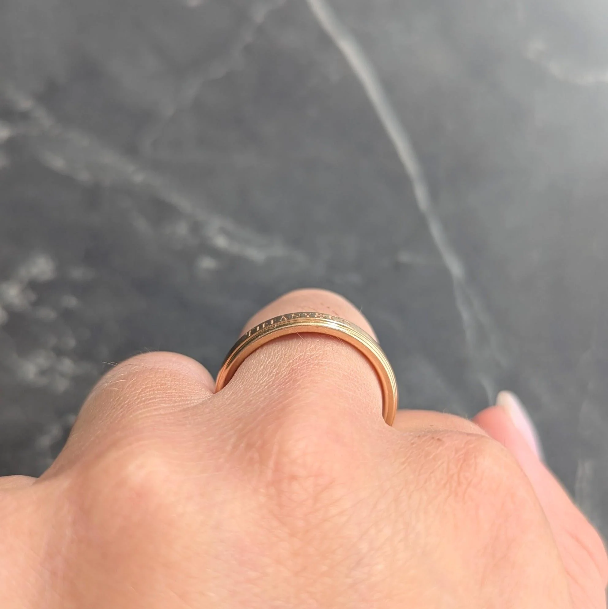 Tiffany & Co. 1990's 18 Karat Yellow Gold Vintage Logo Wedding Band Ring - Image 8