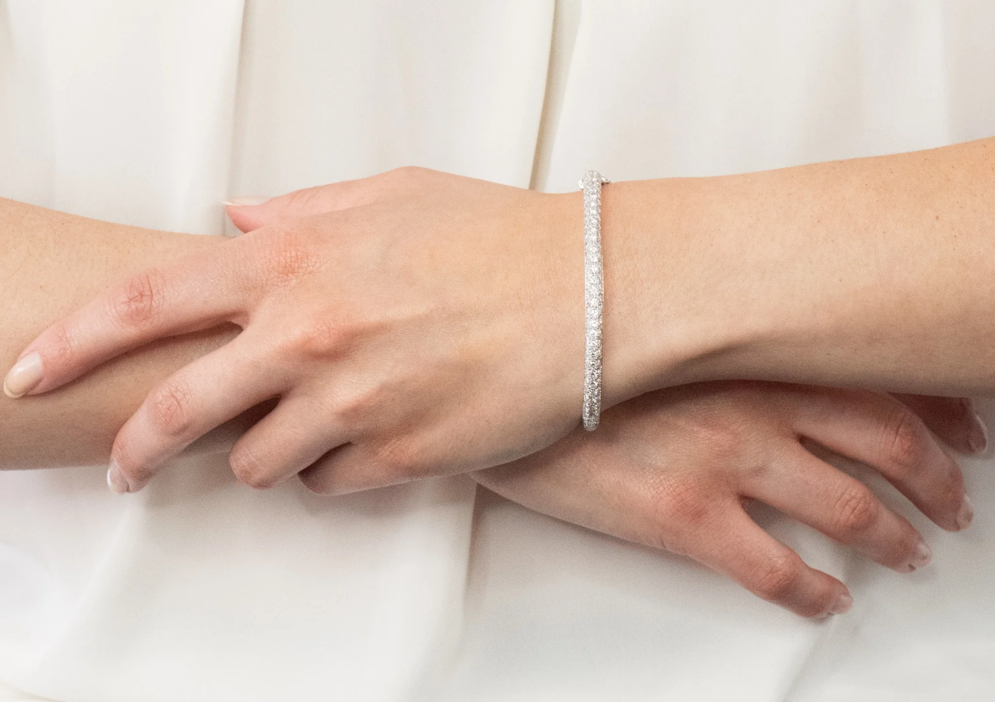 Tiffany & Co. 5.00 CTW Round Brilliant Diamond Platinum Bangle Bracelet - Image 9