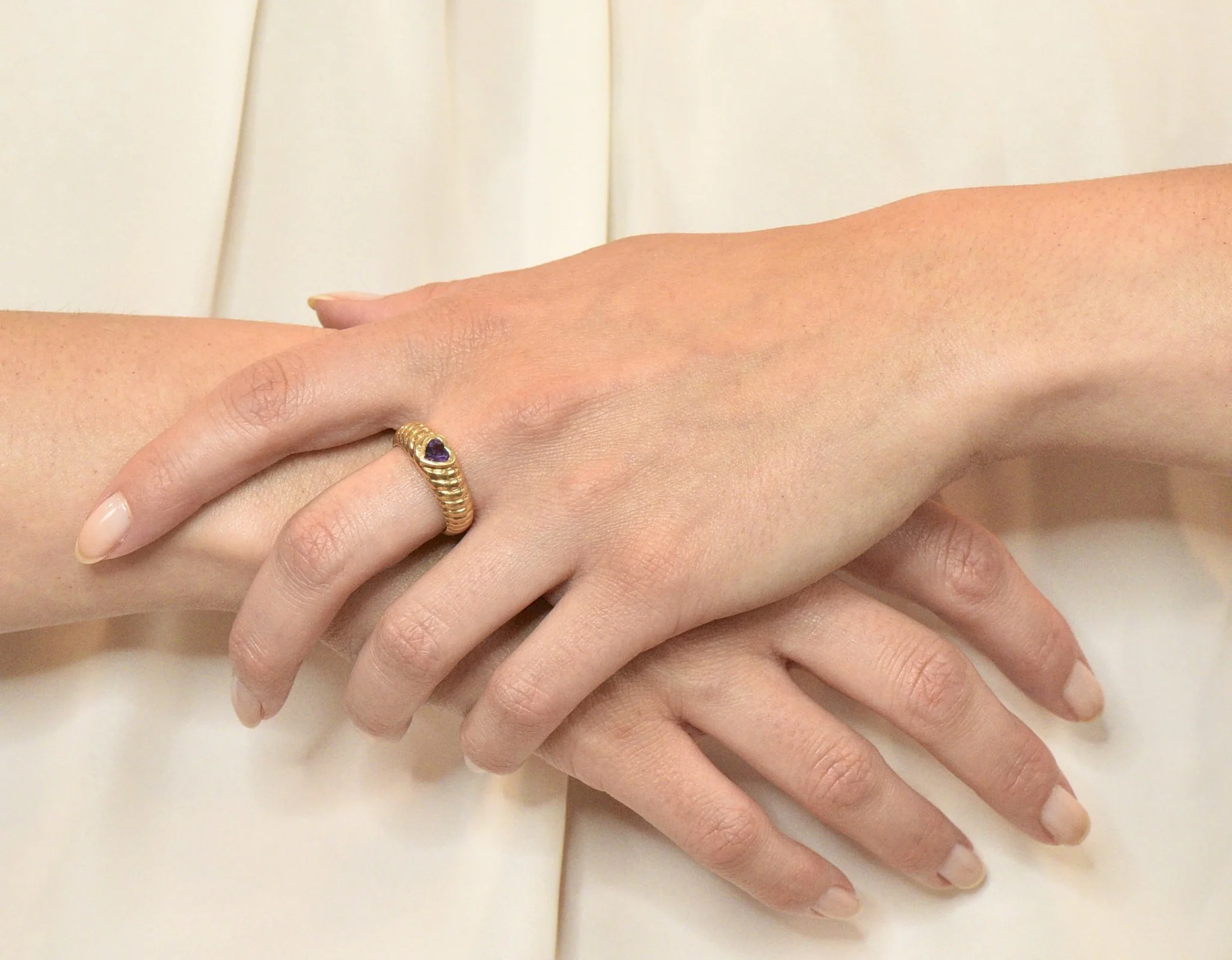 Tiffany & Co. Contemporary Amethyst Heart 18 Karat Gold Ring - Image 9