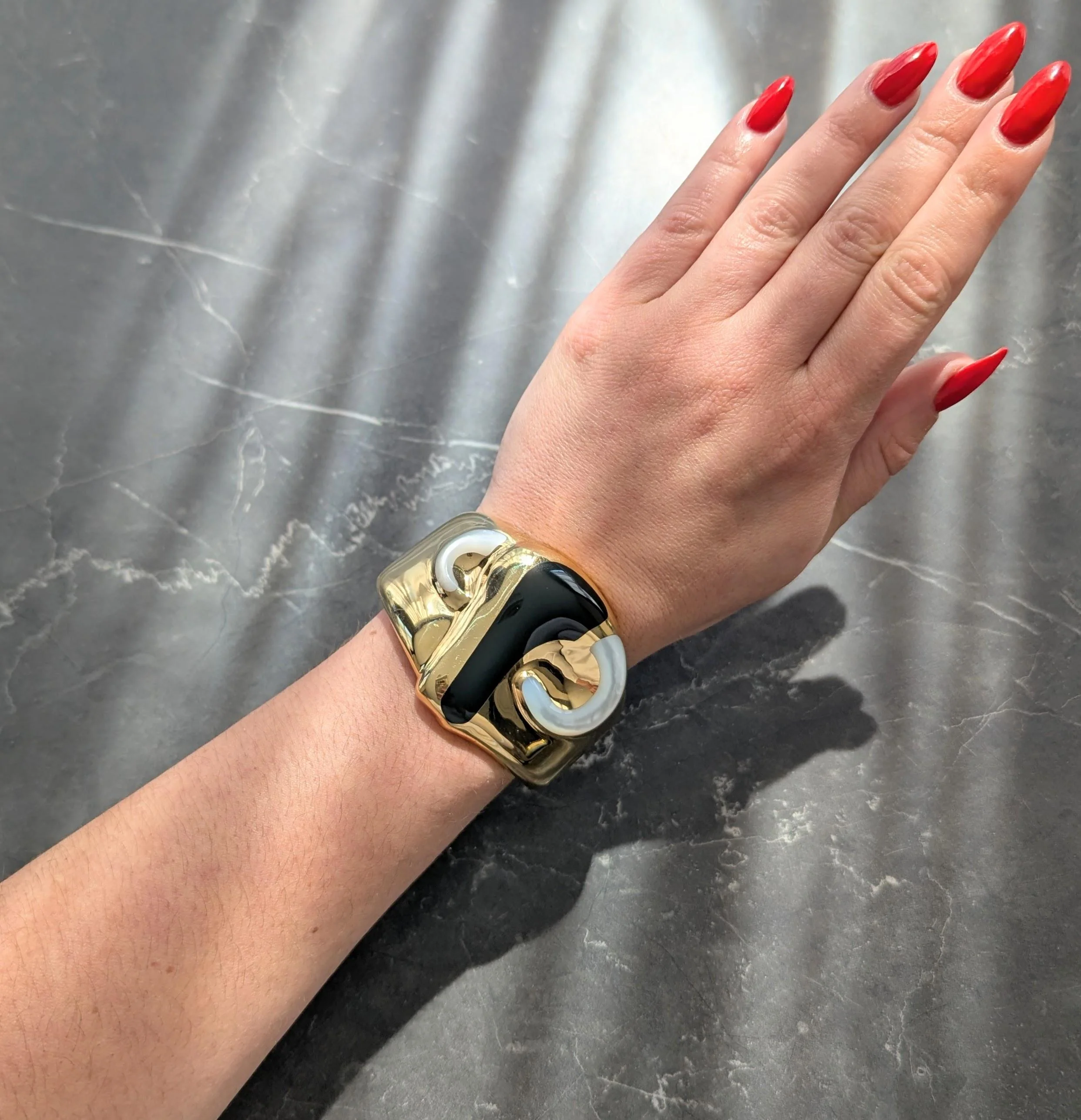 Tiffany & Co. Elsa Peretti 1970's Jade Mother-Of-Pearl 18 Karat Yellow Gold Inlay Vintage Zodiac Taurus Cuff Bracelet - Image 2