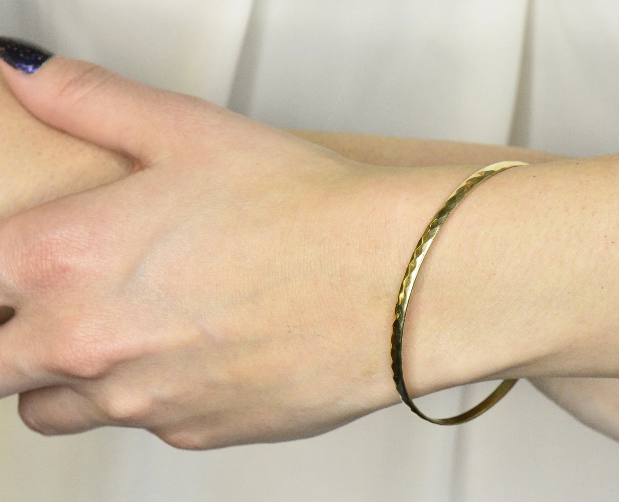 Tiffany & Co. Stackable 14 Karat Gold Faceted Bangle Bracelet - Image 3