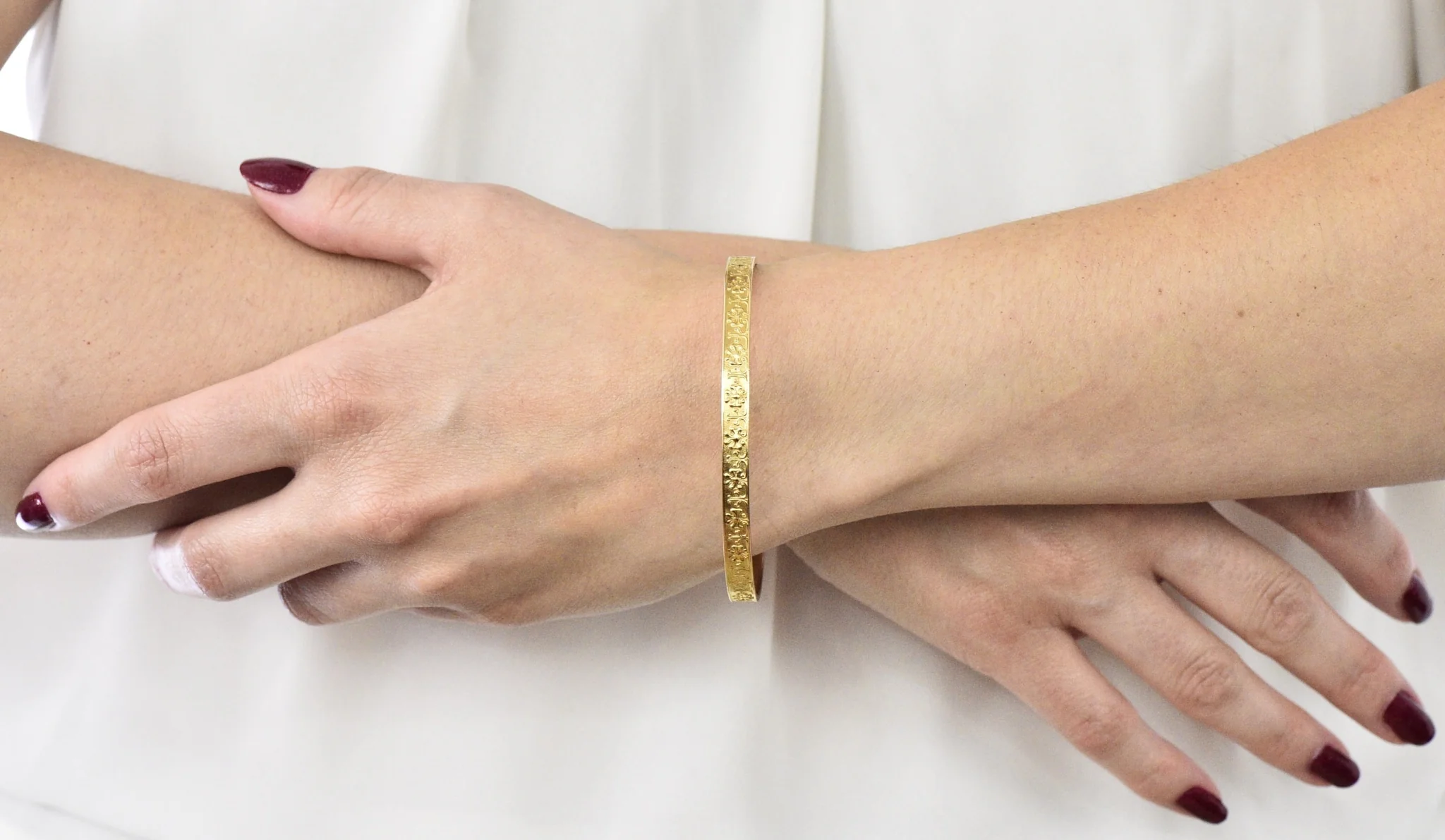 Tiffany & Co. Victorian 18 Karat Gold Floral Bangle Bracelet - Image 8