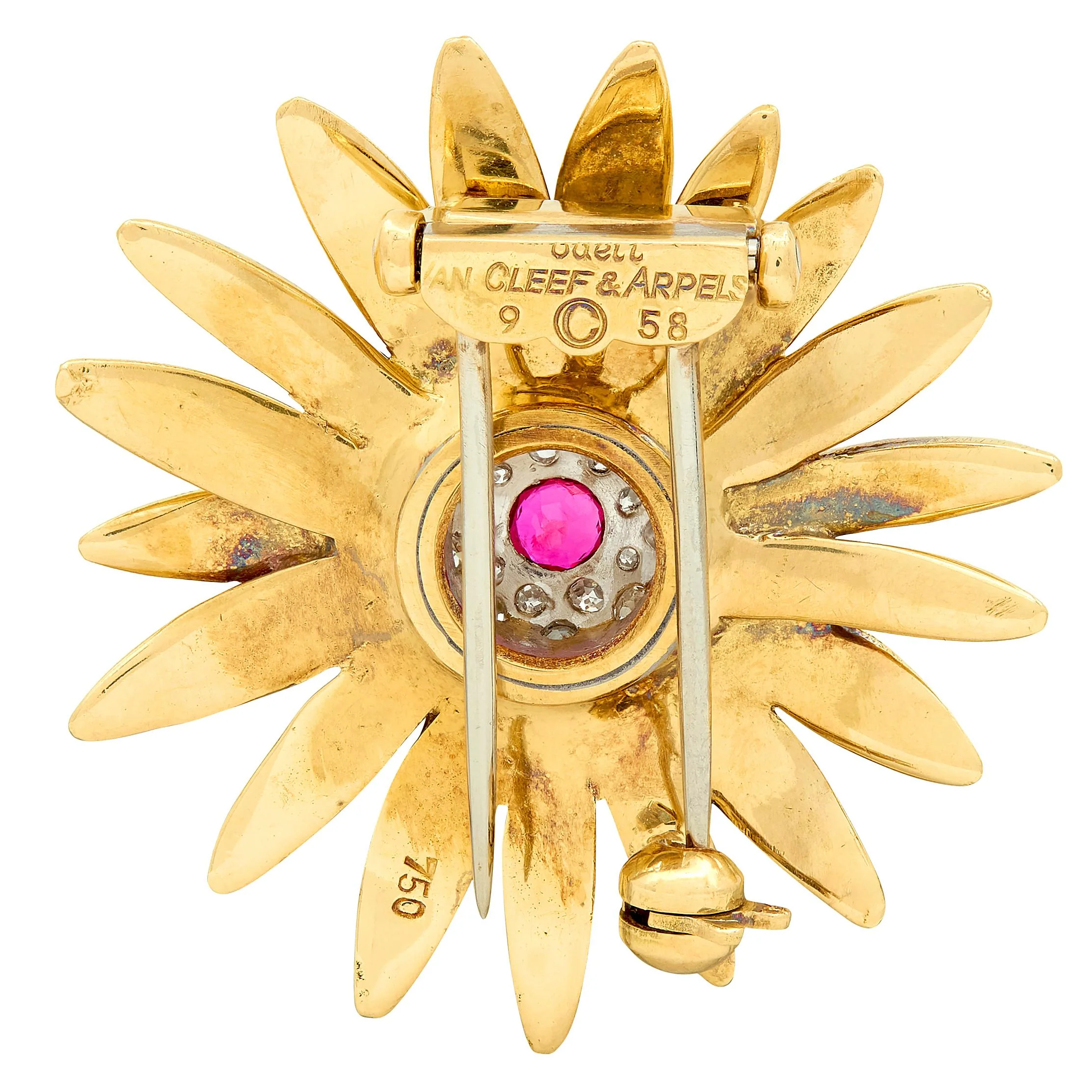 Van Cleef & Arpels 1950's Diamond Ruby Platinum 18 Karat Gold Vintage Flower Brooch - Image 4