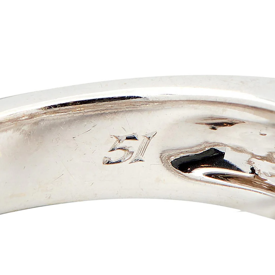 Van Cleef & Arpels Diamond 18 Karat White Gold Fleurette Ring - Image 11