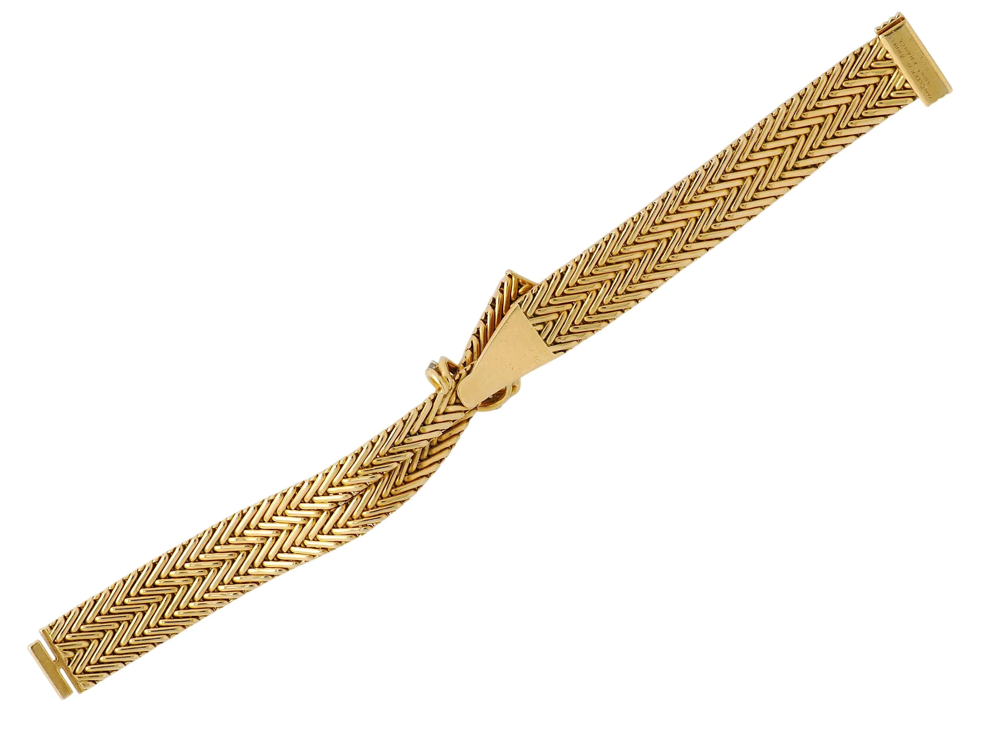 Van Cleef & Arpels French 1950's Diamond 18 Karat Yellow Gold Platinum Vintage Woven Bracelet - Image 7