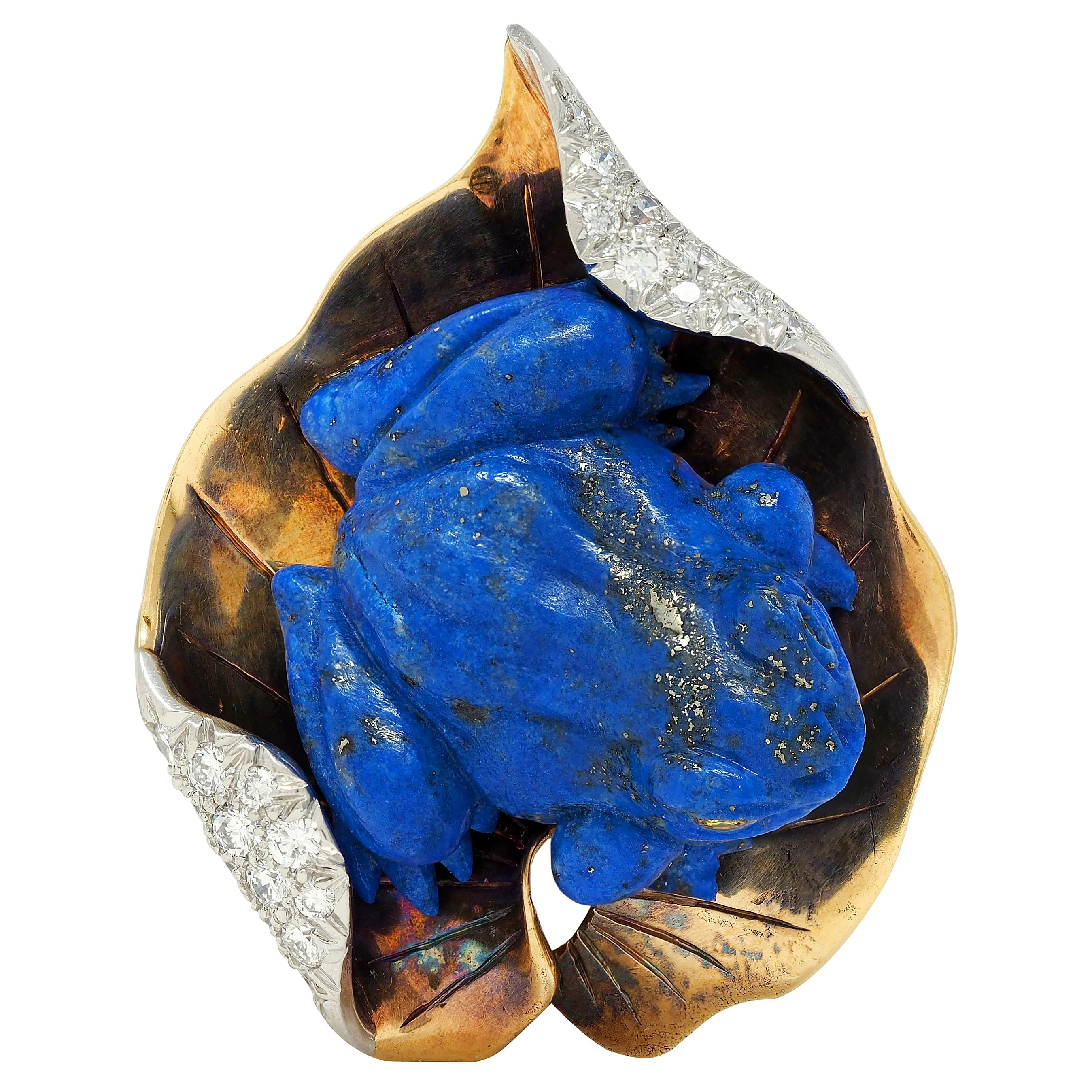 Verdura 1950's Carved Lapis Lazuli Diamond Platinum 18 Karat Yellow Gold Vintage Frog On A Leaf Brooch - Image 3