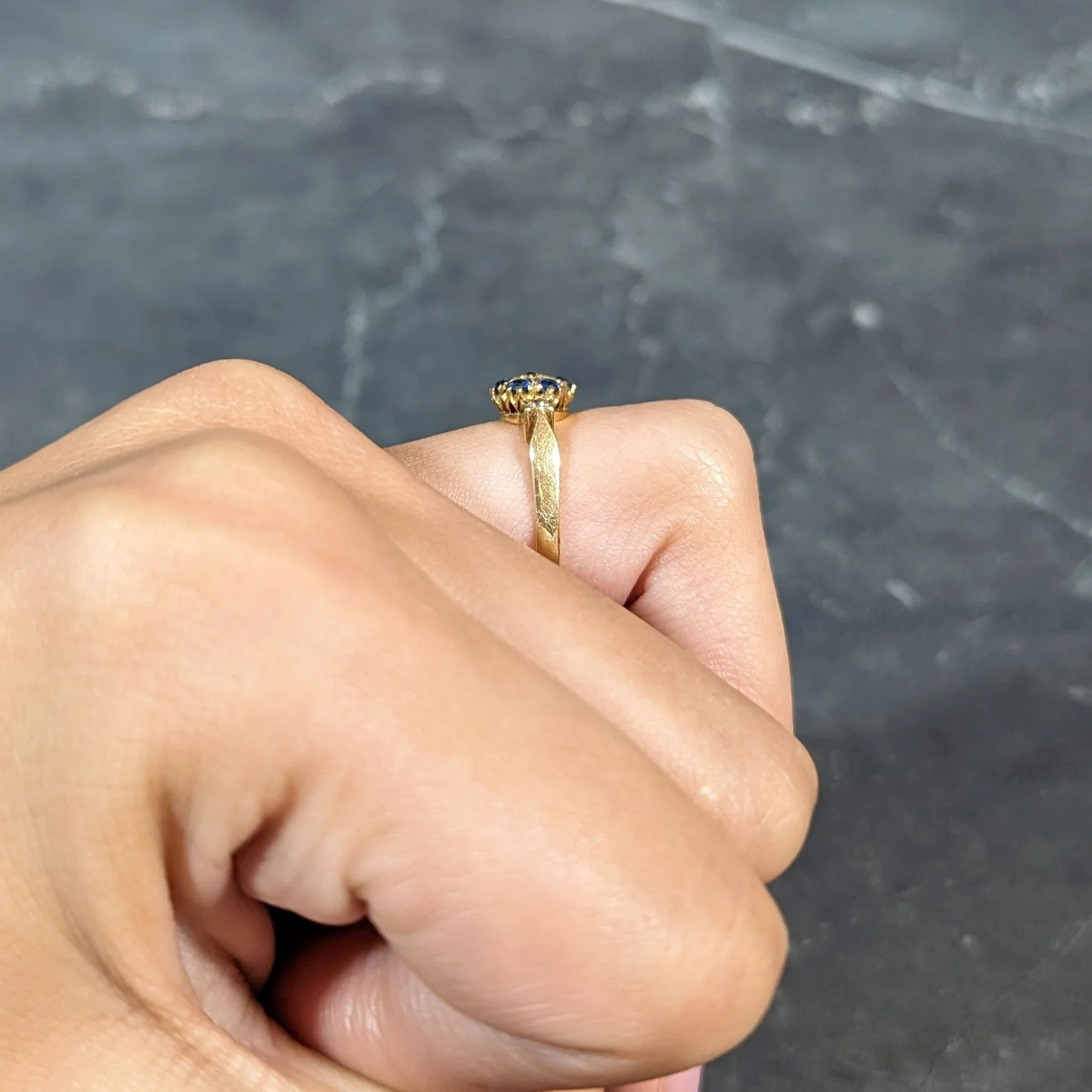 Victorian 0.69 CTW Sapphire Diamond 18 Karat Yellow Gold Star Antique Cluster Ring - Image 10