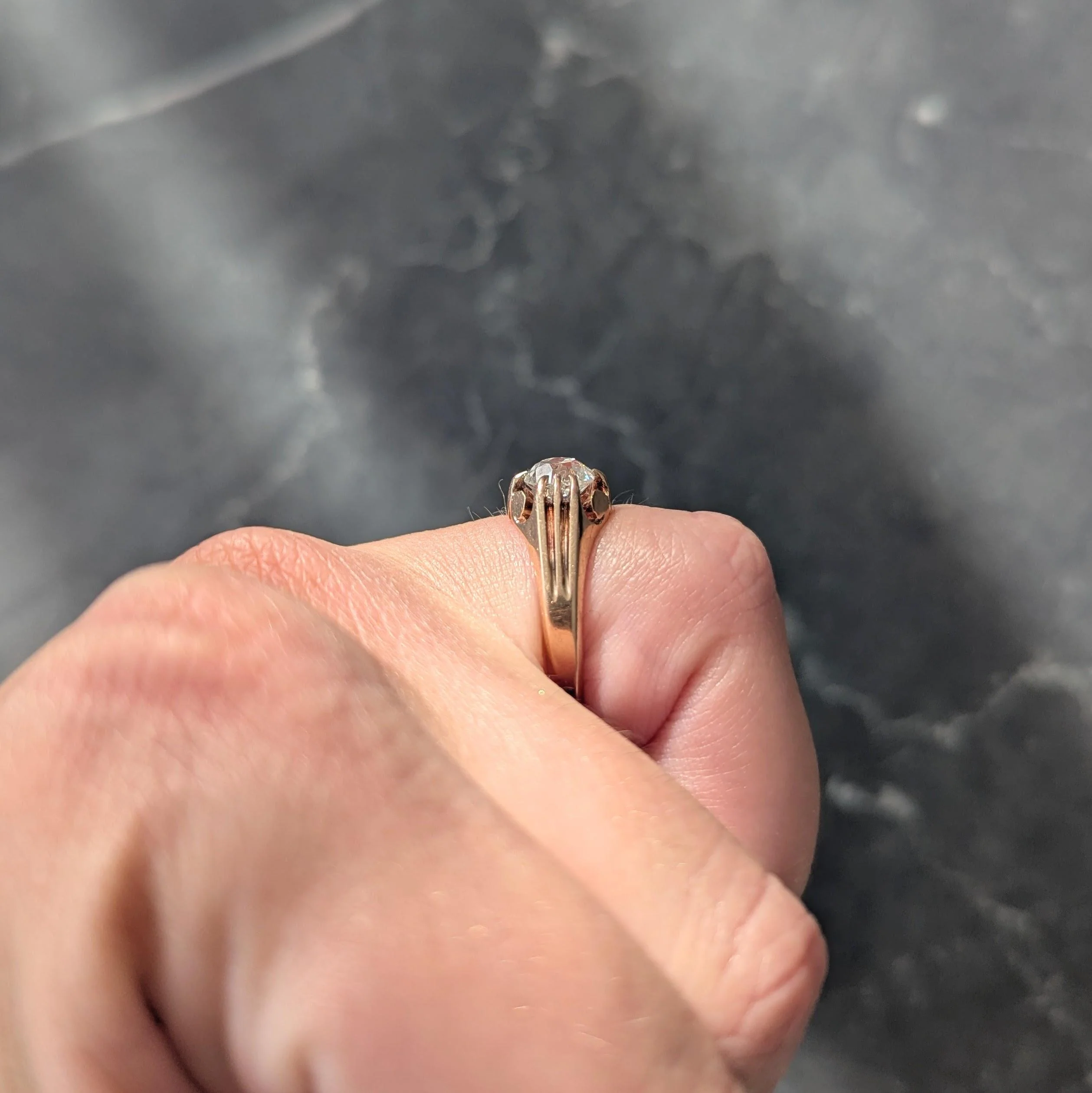 Victorian 0.80 CTW Old Mine Diamond 14 Karat Yellow Gold Antique Scrolling Belcher Engagement Ring - Image 8